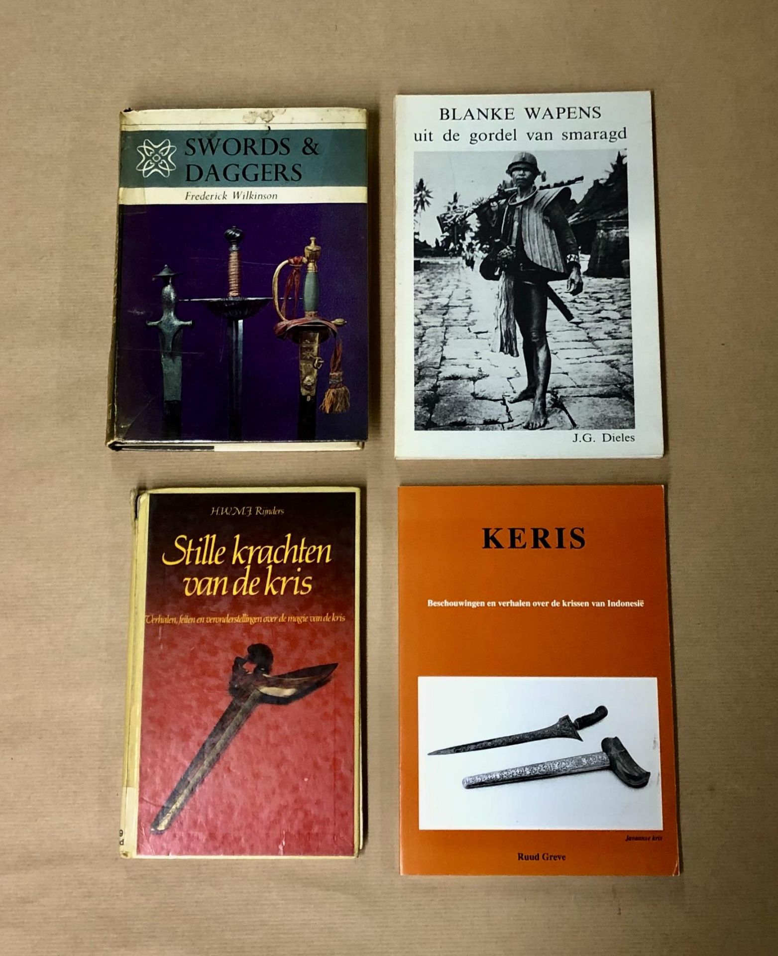 Mixed lot of twelve books; various books on weapons and Asian cultures - Bild 2 aus 3