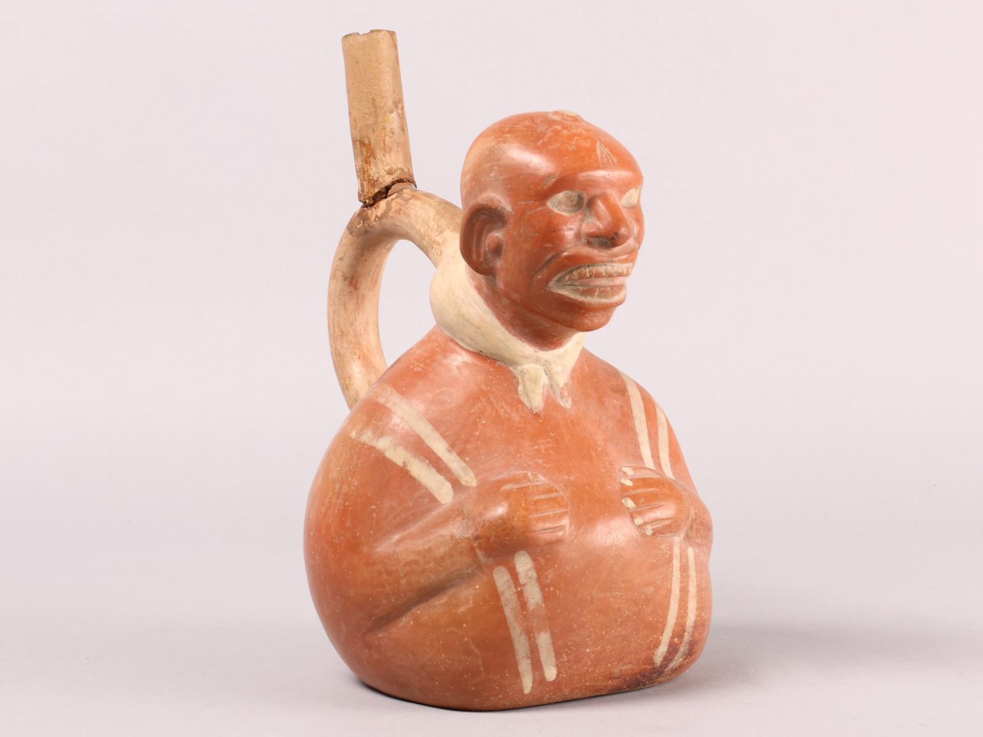 Peru, Moche, 50-800 AD, a stirrup figural vessel - Image 3 of 6