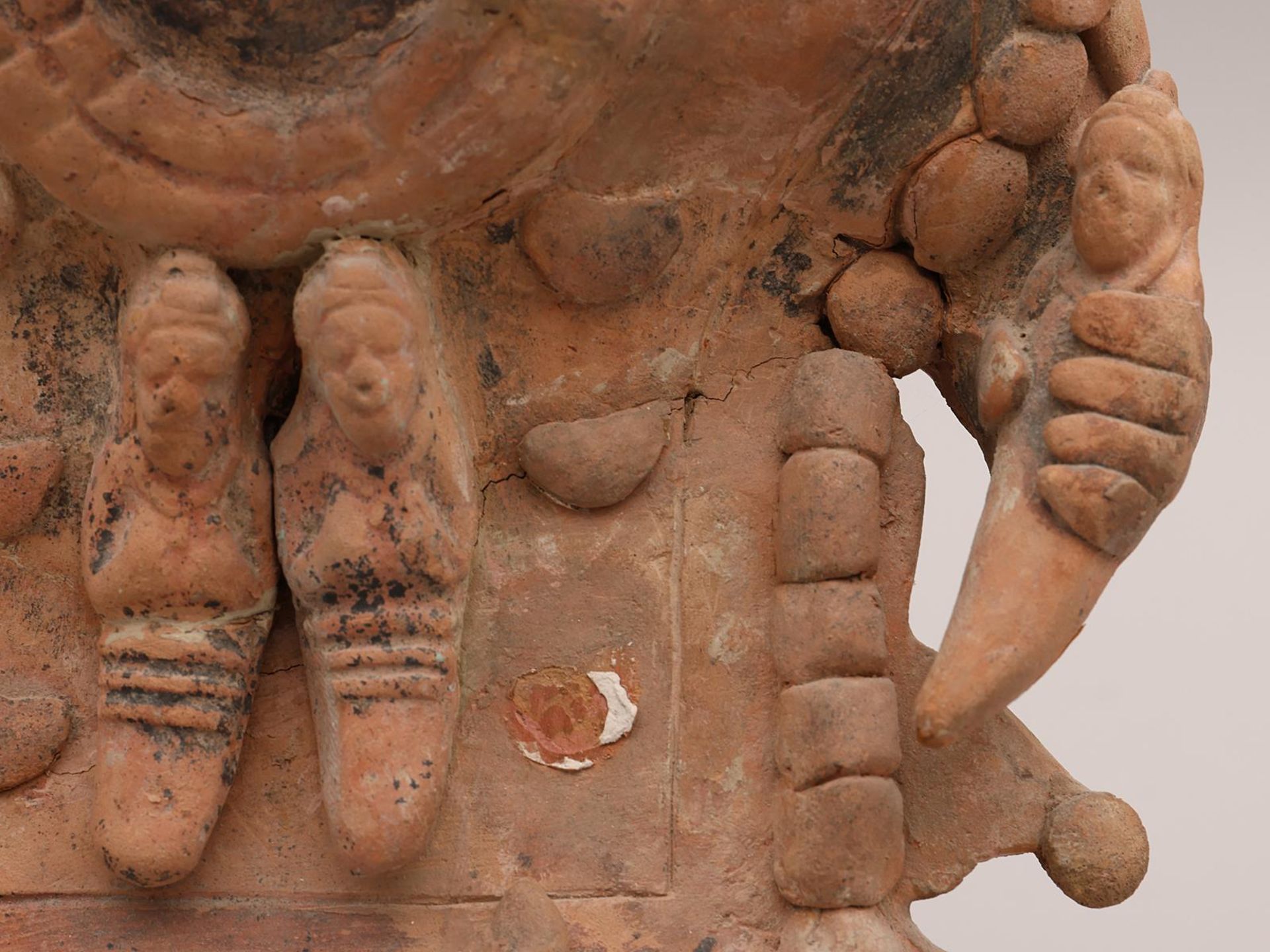 Equador, Jamacoaque, 100-500 AD, sculpture of a seated priest figure. - Image 4 of 8