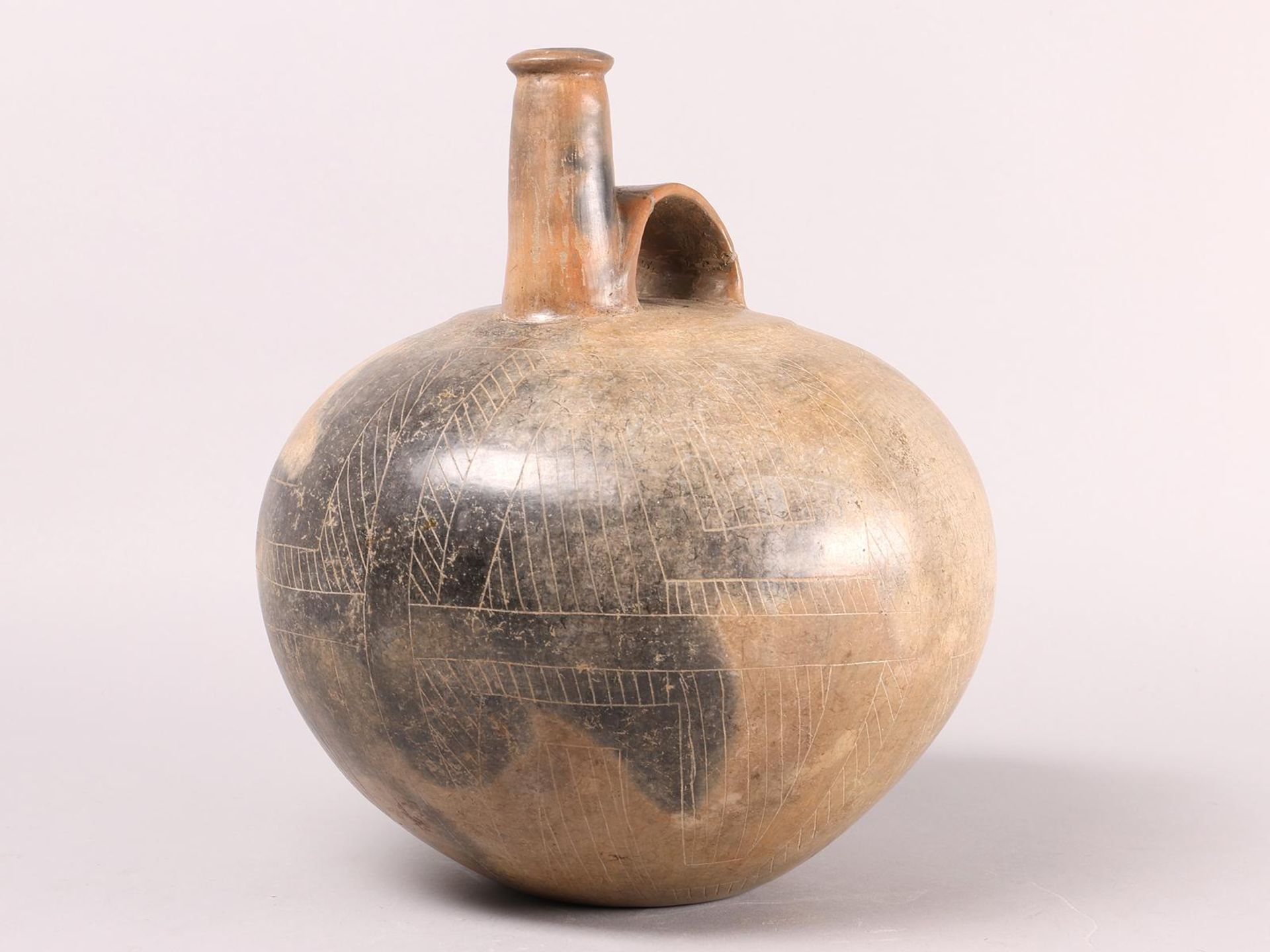 Equador, Chorera, a terracotta bulbous vessel, 800 BC - 300 BC,