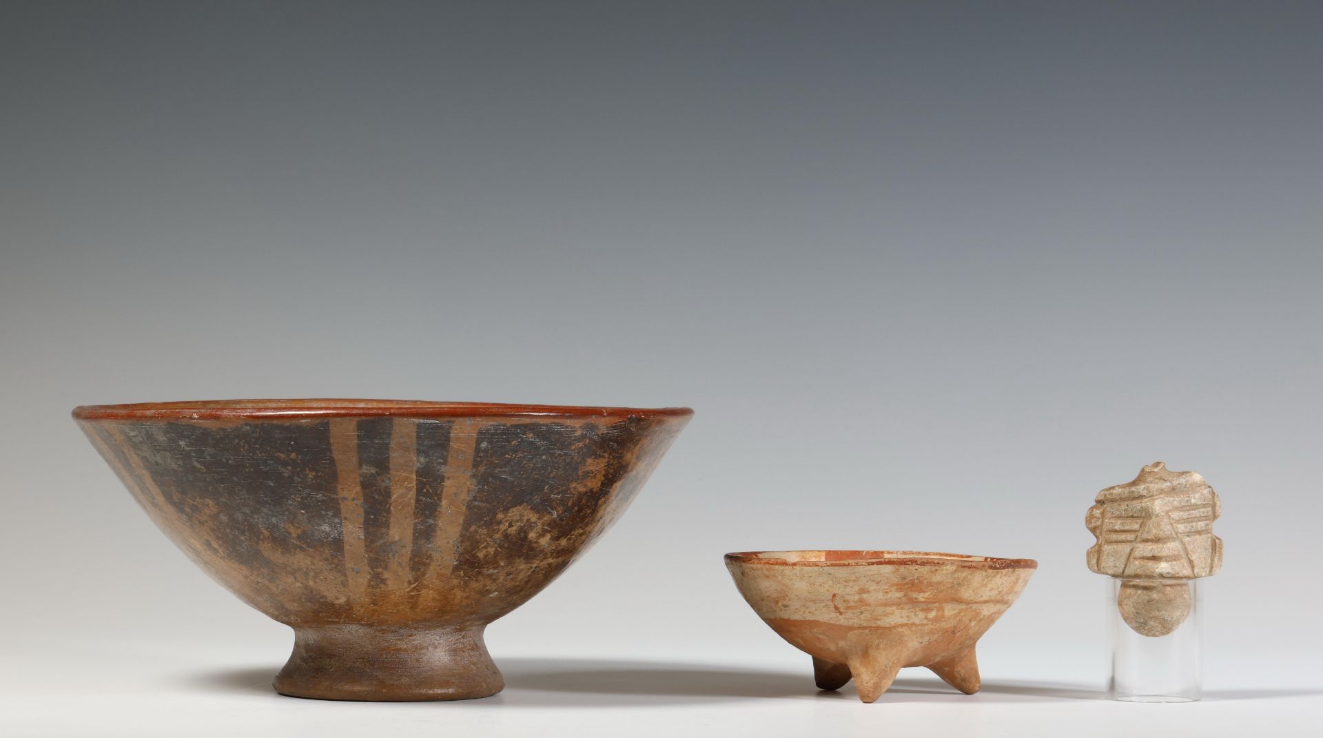 Colombia, Narino, 1200 - 1500 AD, two terracotta bowls. - Image 3 of 3