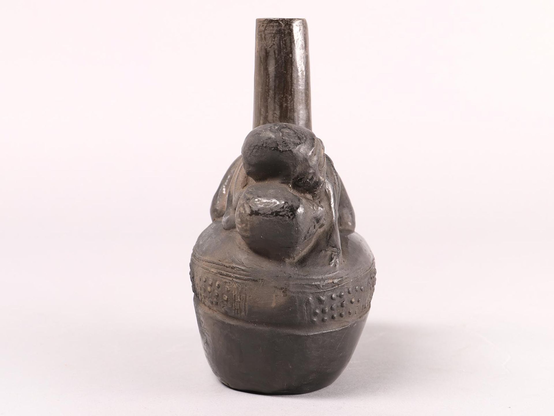 Peru, Sican, 700-1370, black terracotta spout vessel, - Image 4 of 6