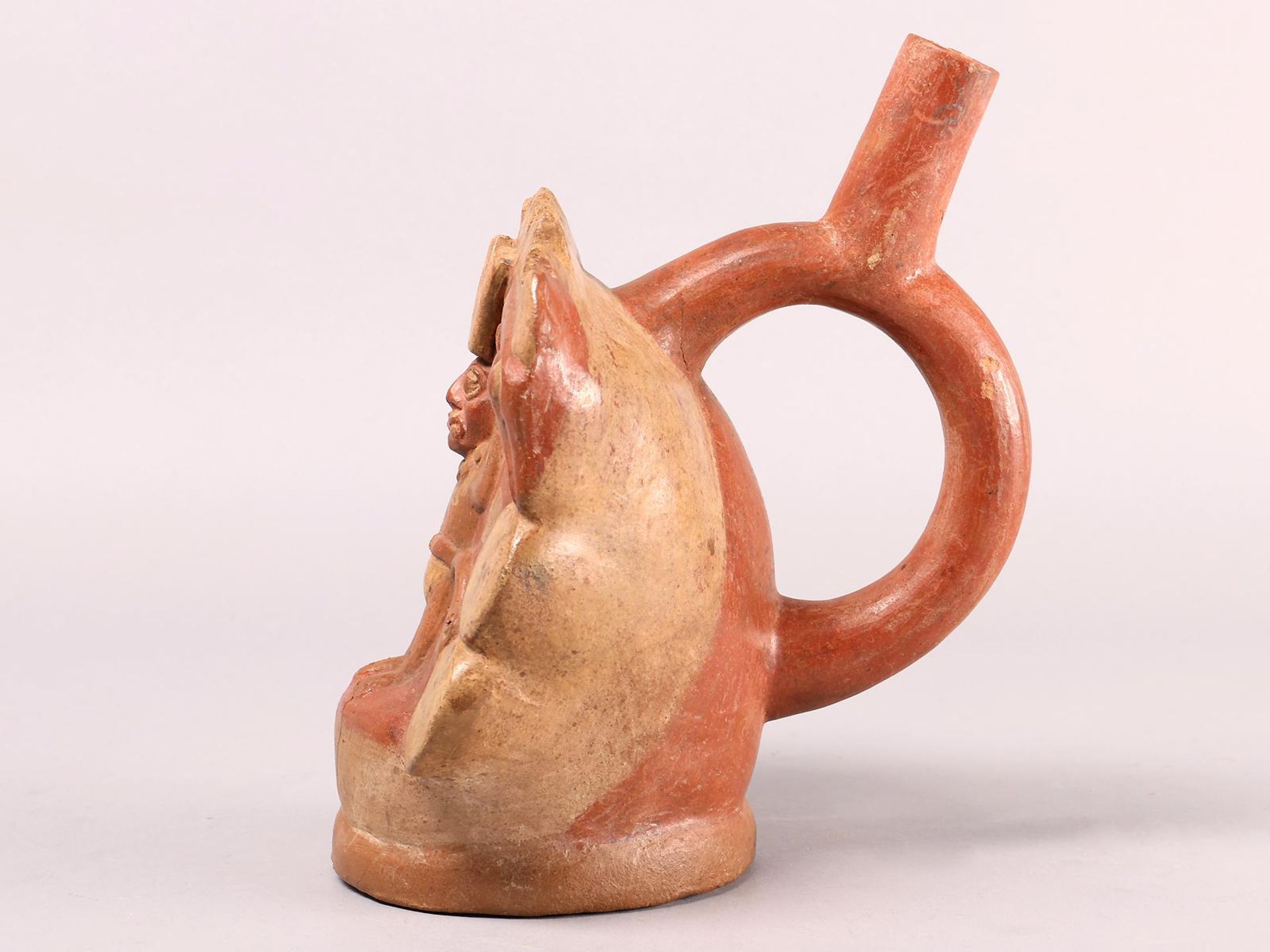 Peru, Moche, 50-800 AD, a stirup vessel, - Image 2 of 6