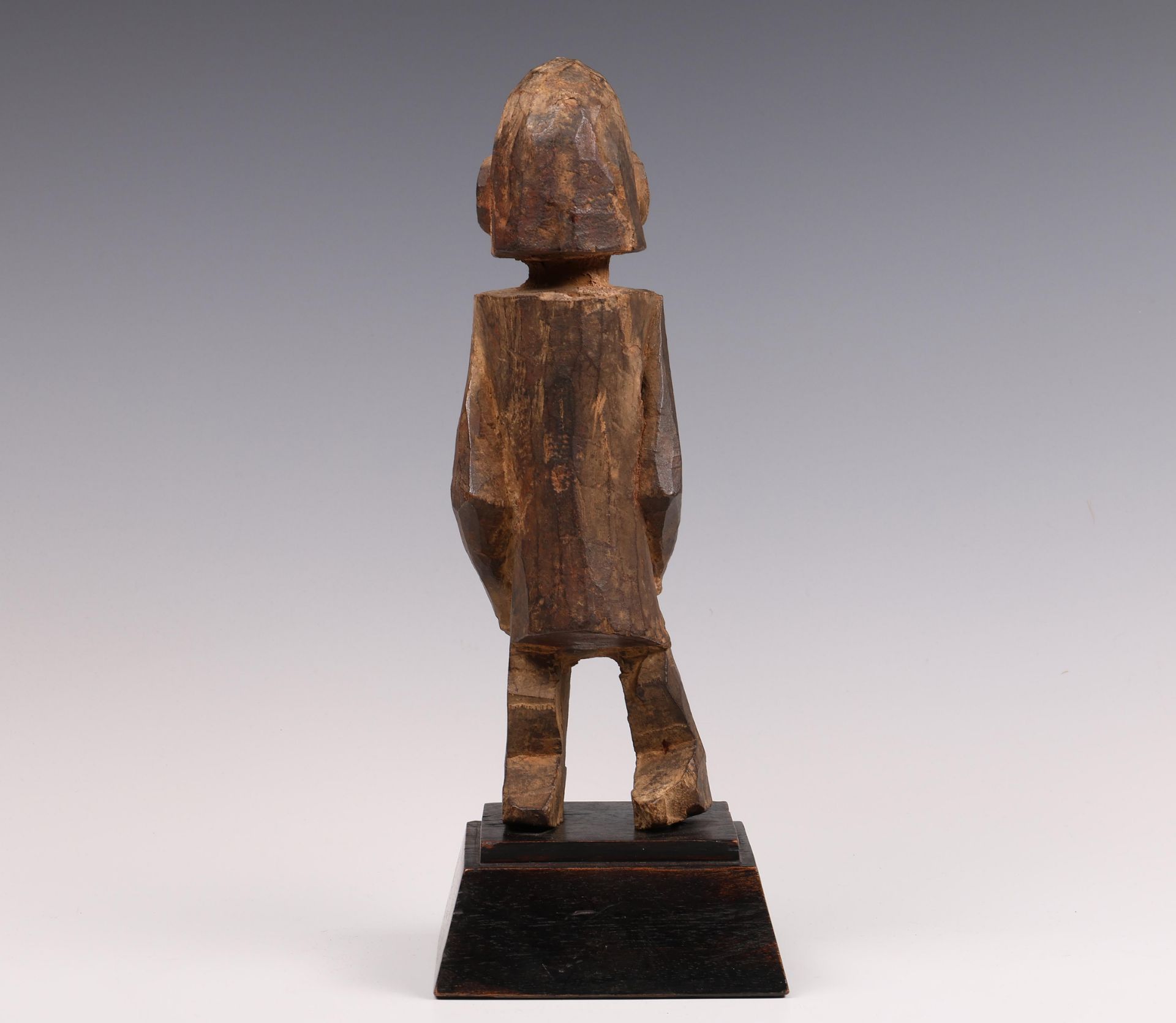 Dogon, robust cubic wooden standing figure. - Image 6 of 7