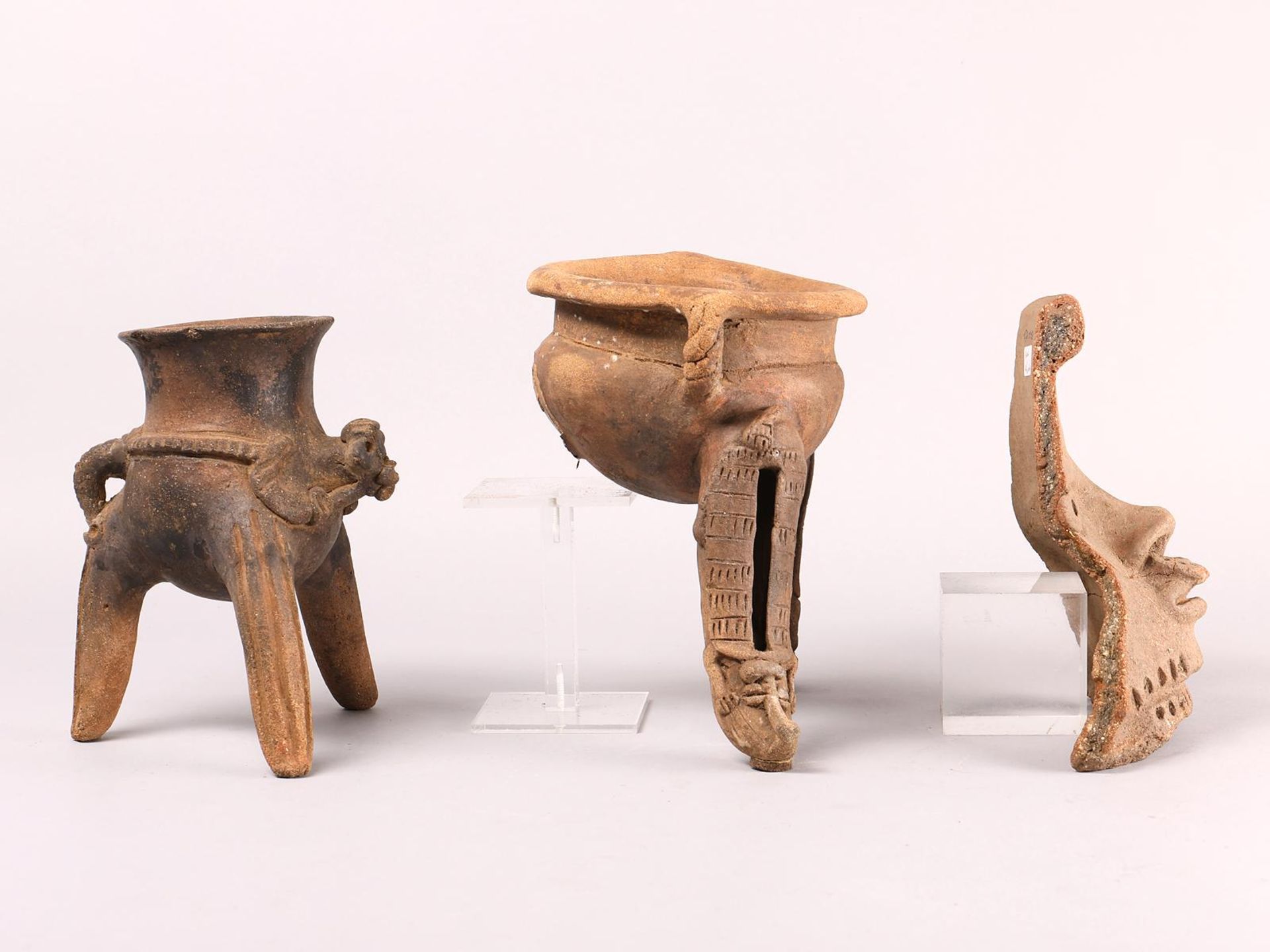 Colombia, Tumaco La Tolita, terracotta fragment of a pot, 300 BC - 300 AD and Costa Rica, a terracot - Image 4 of 7