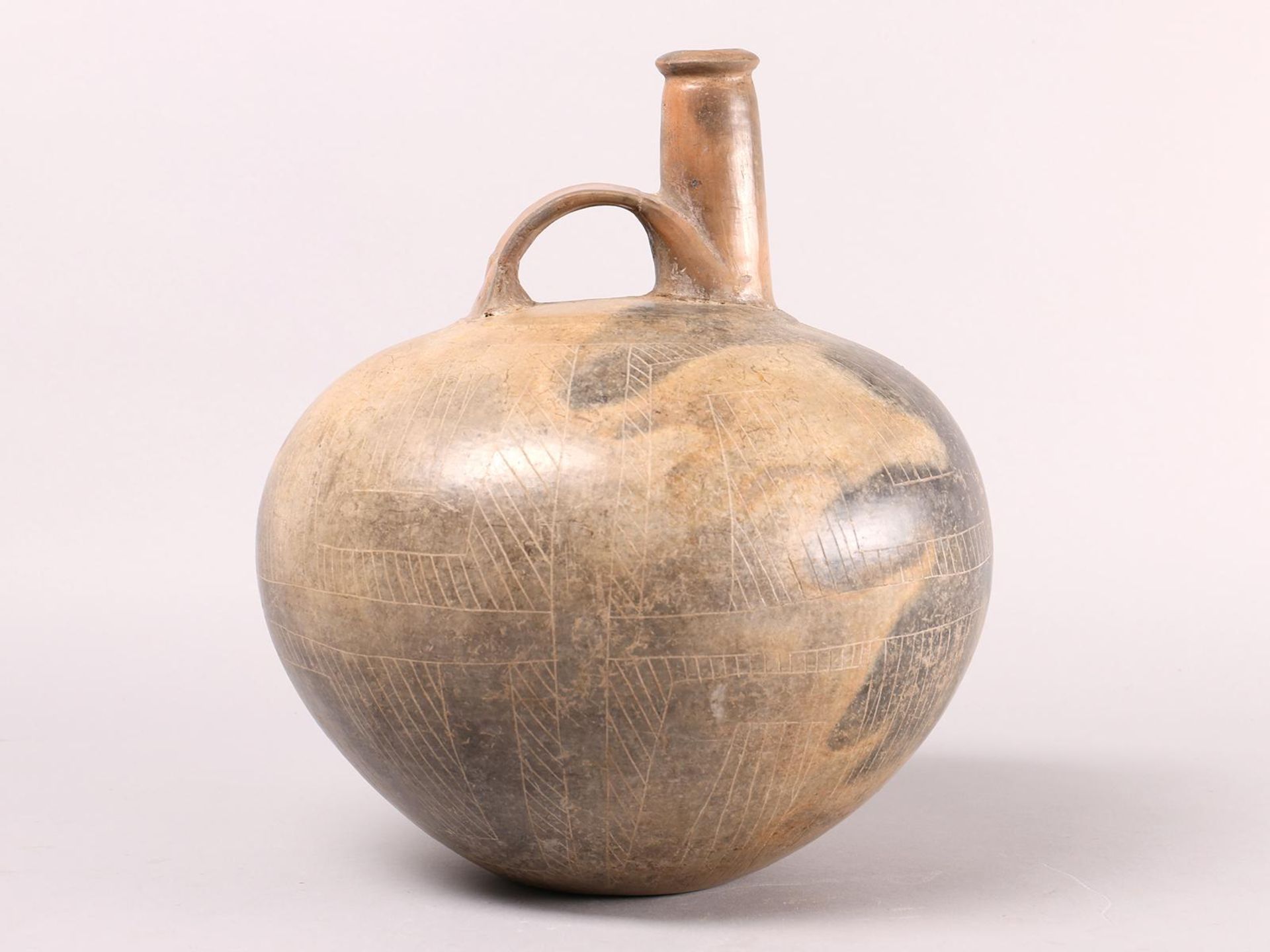Equador, Chorera, a terracotta bulbous vessel, 800 BC - 300 BC, - Image 5 of 8