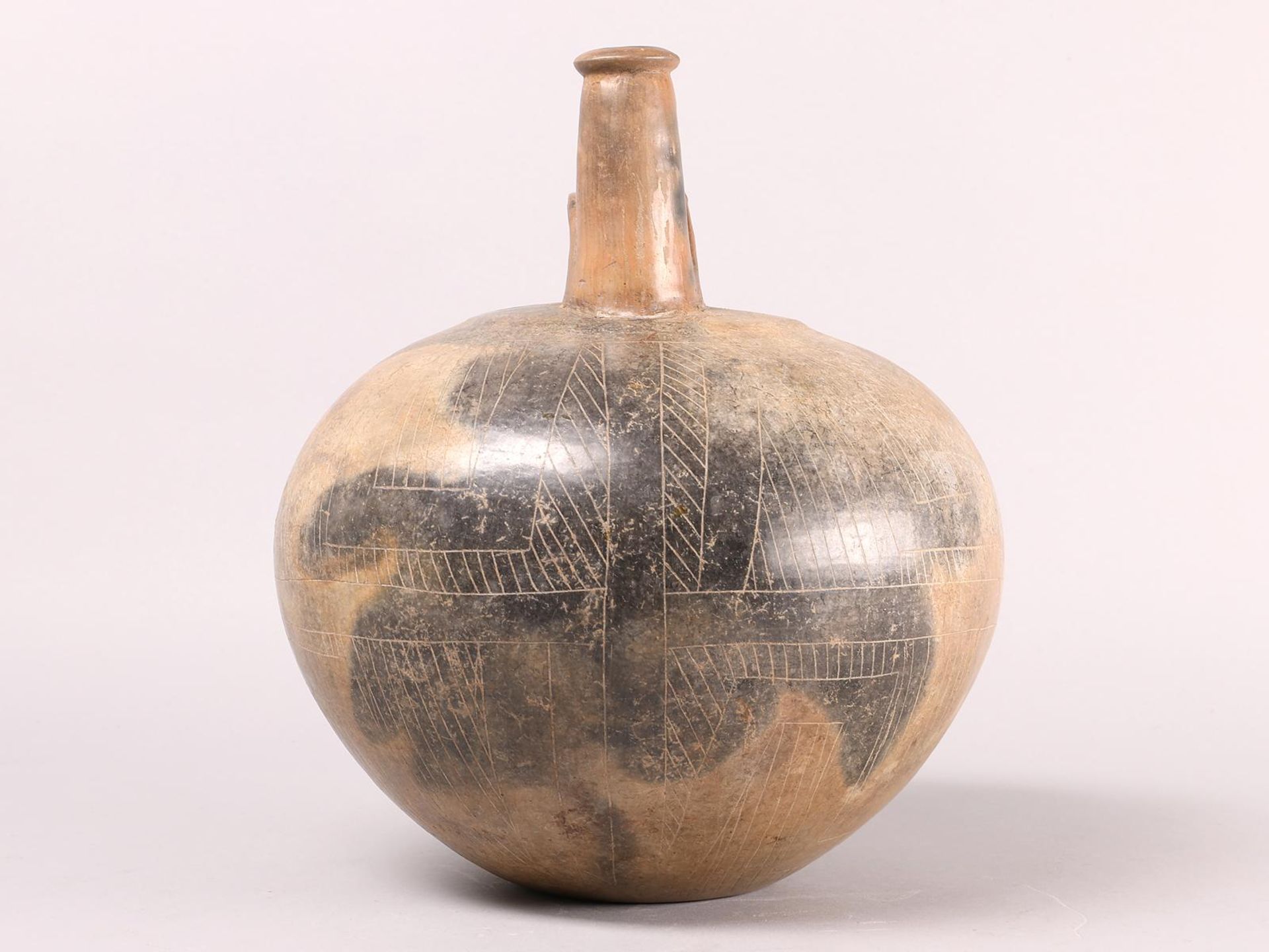Equador, Chorera, a terracotta bulbous vessel, 800 BC - 300 BC, - Image 2 of 8