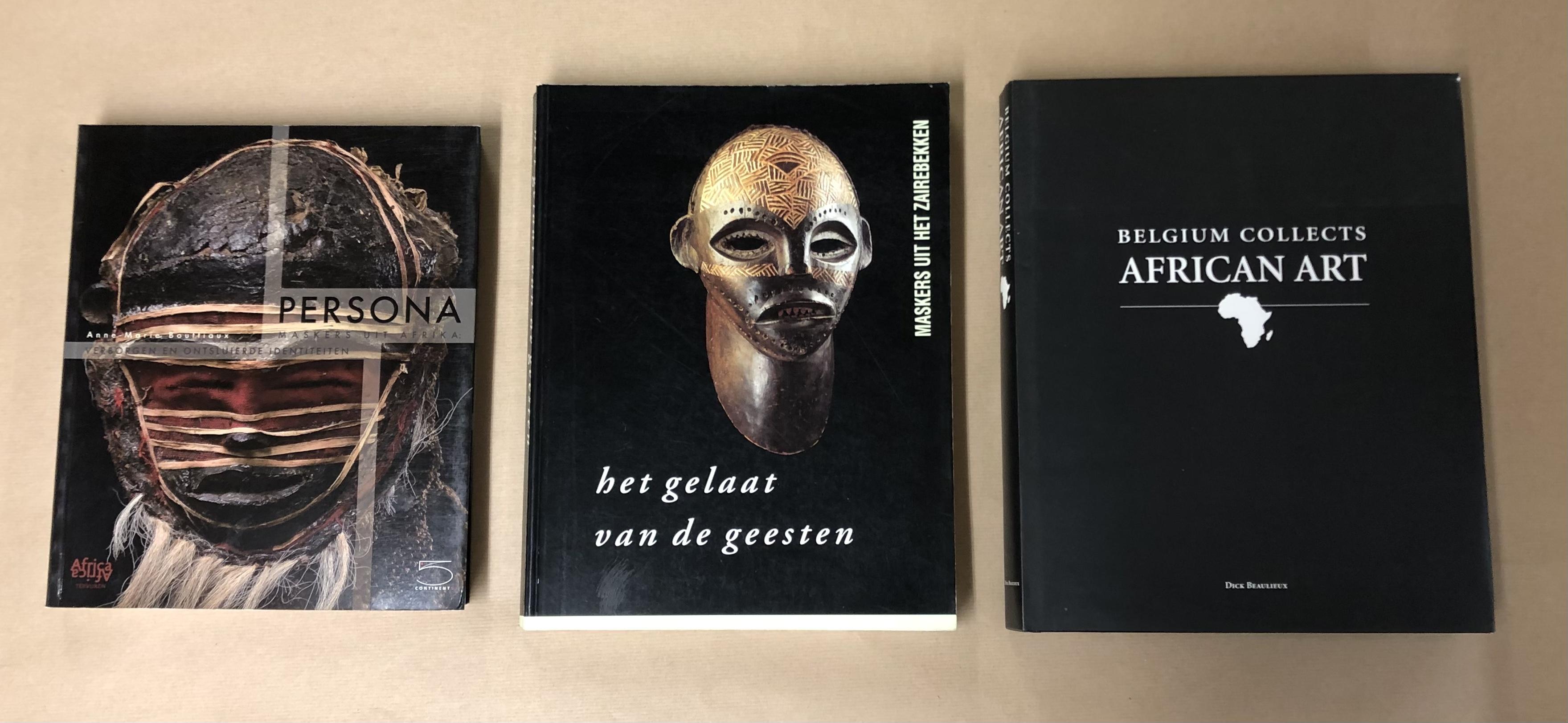 Three books on African cultures, arts and religions. two in Dutch, one in English.