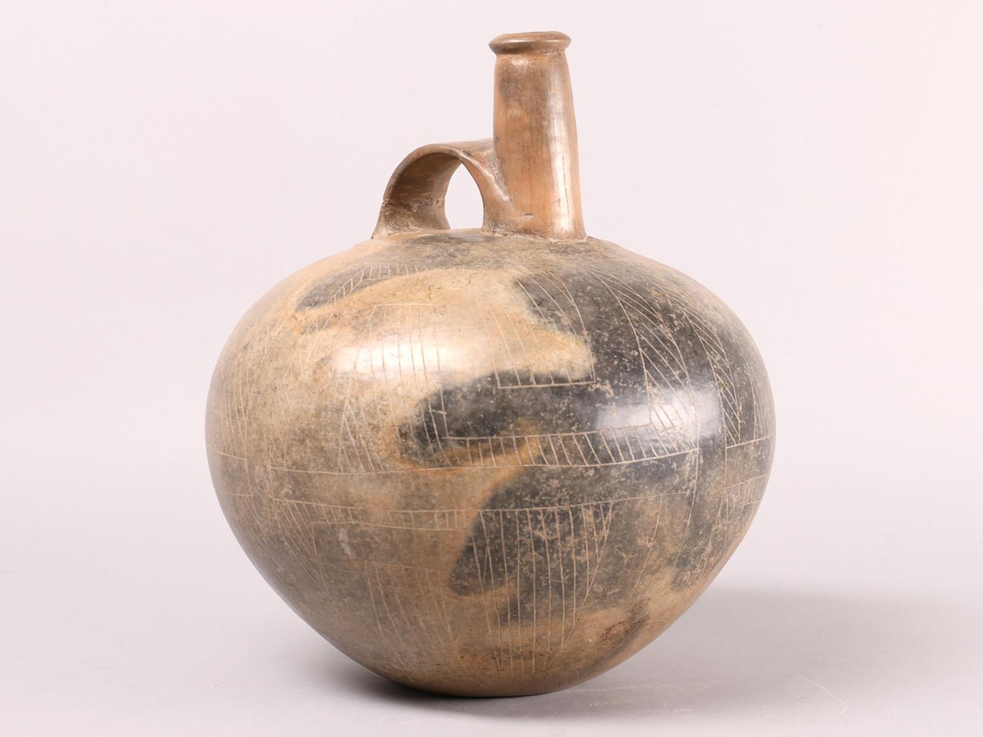 Equador, Chorera, a terracotta bulbous vessel, 800 BC - 300 BC, - Image 4 of 8