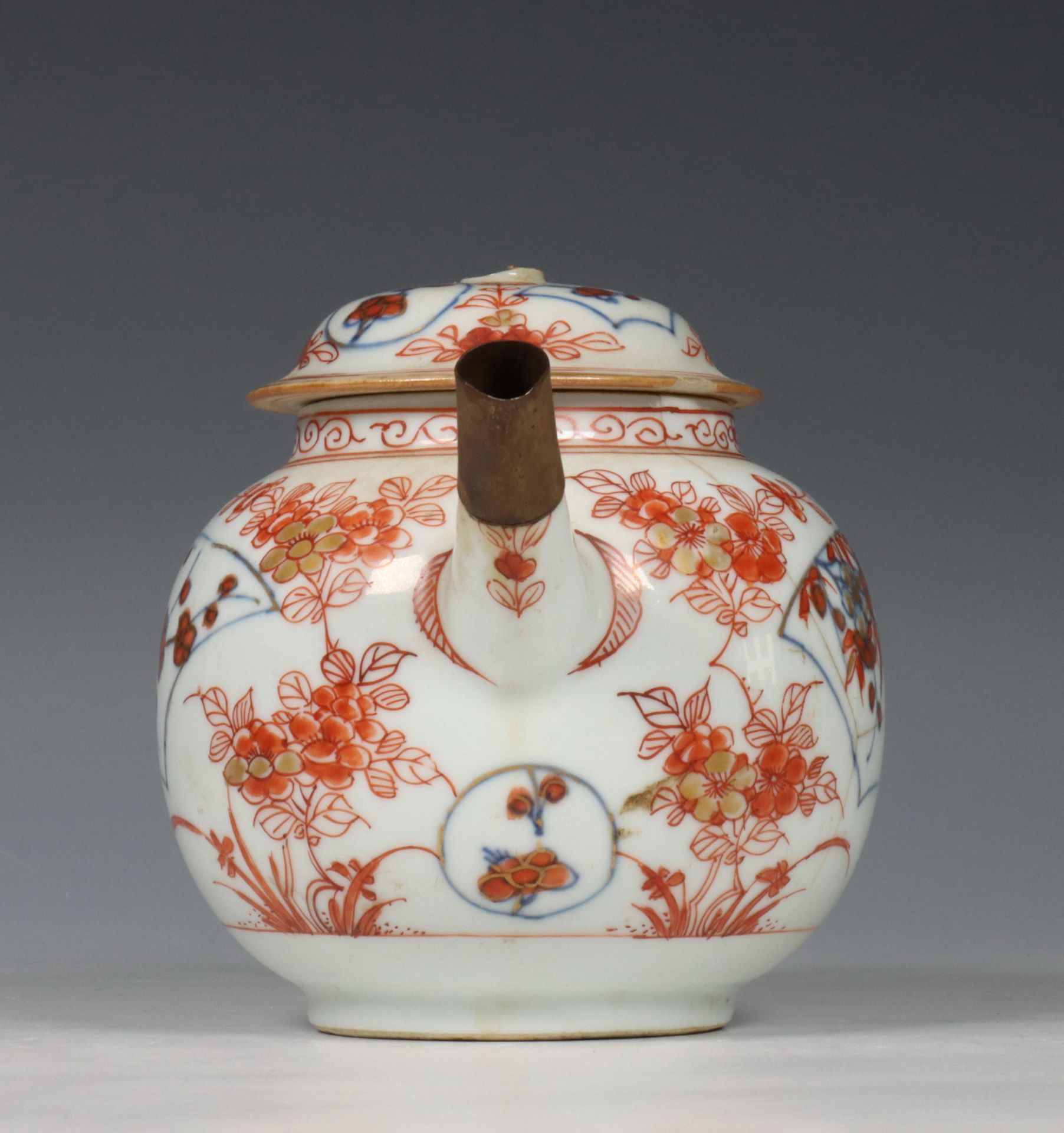 China, Imari porseleinen theepot en deksel, 18e eeuw, - Bild 3 aus 6