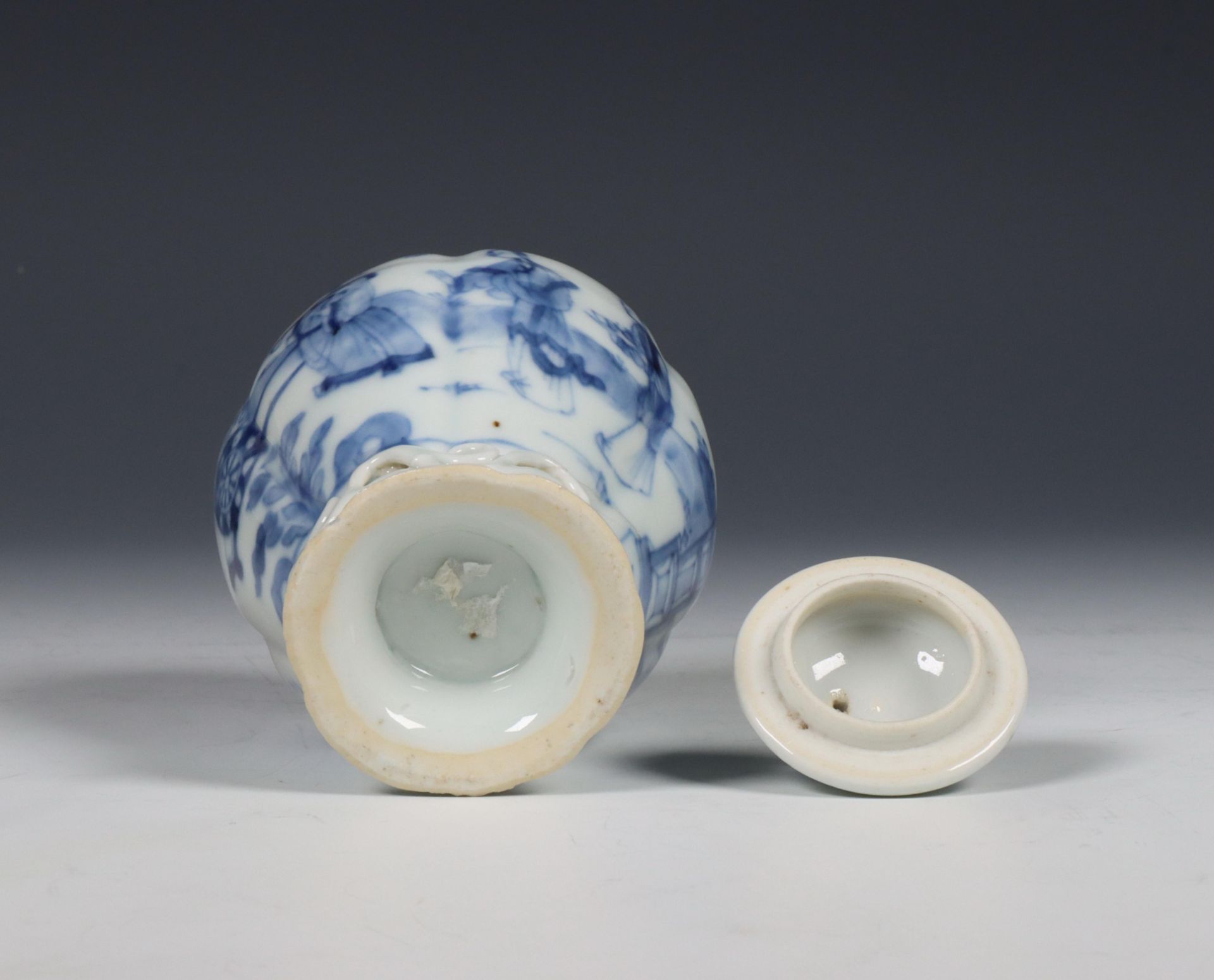 China, blue and white porcelain tea-caddy and cover, Kangxi period (1662-1722), - Bild 5 aus 6