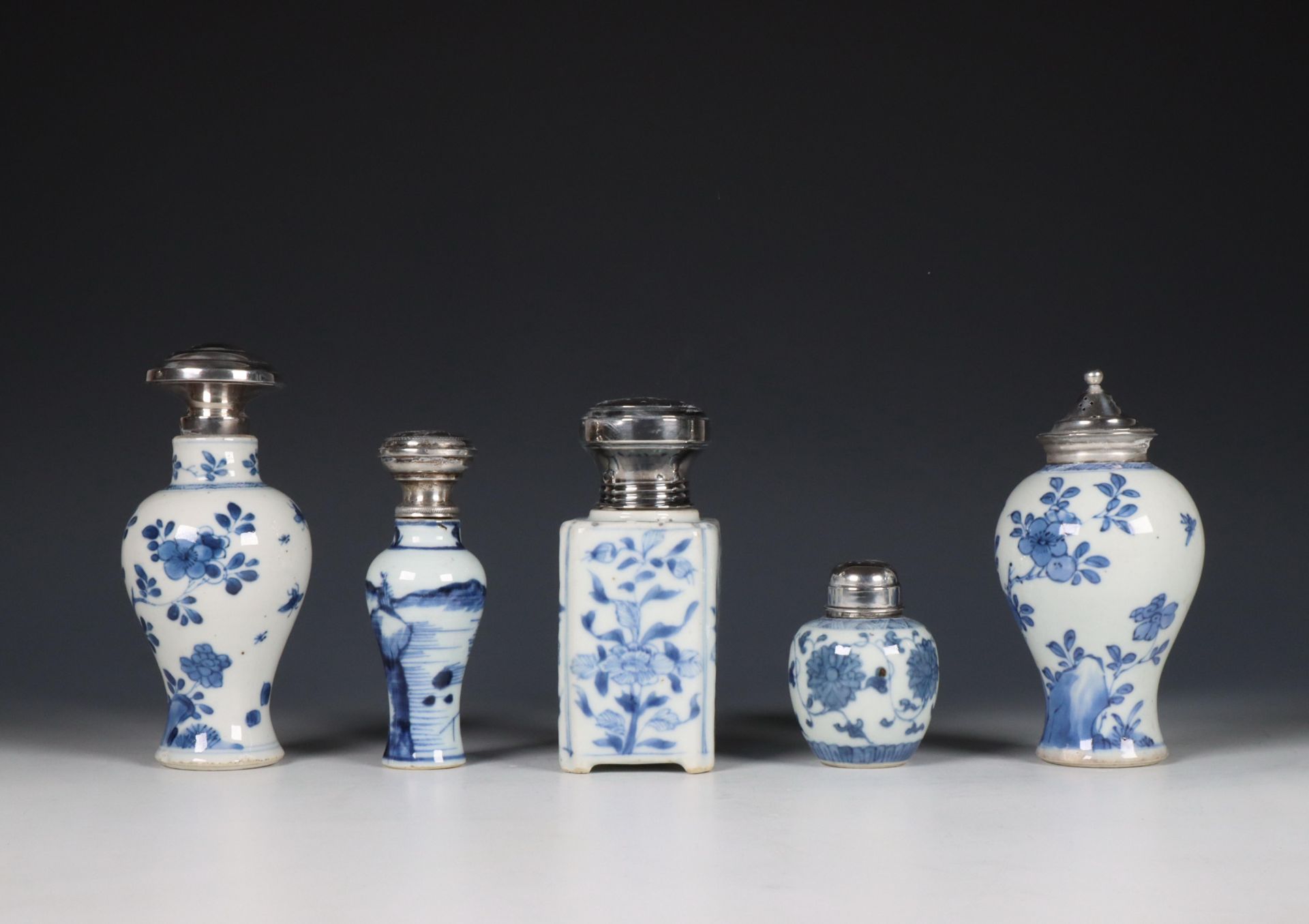 China, collection of blue and white silver-mounted tea-caddies, Kangxi period (1662-1722), the silve - Bild 6 aus 6