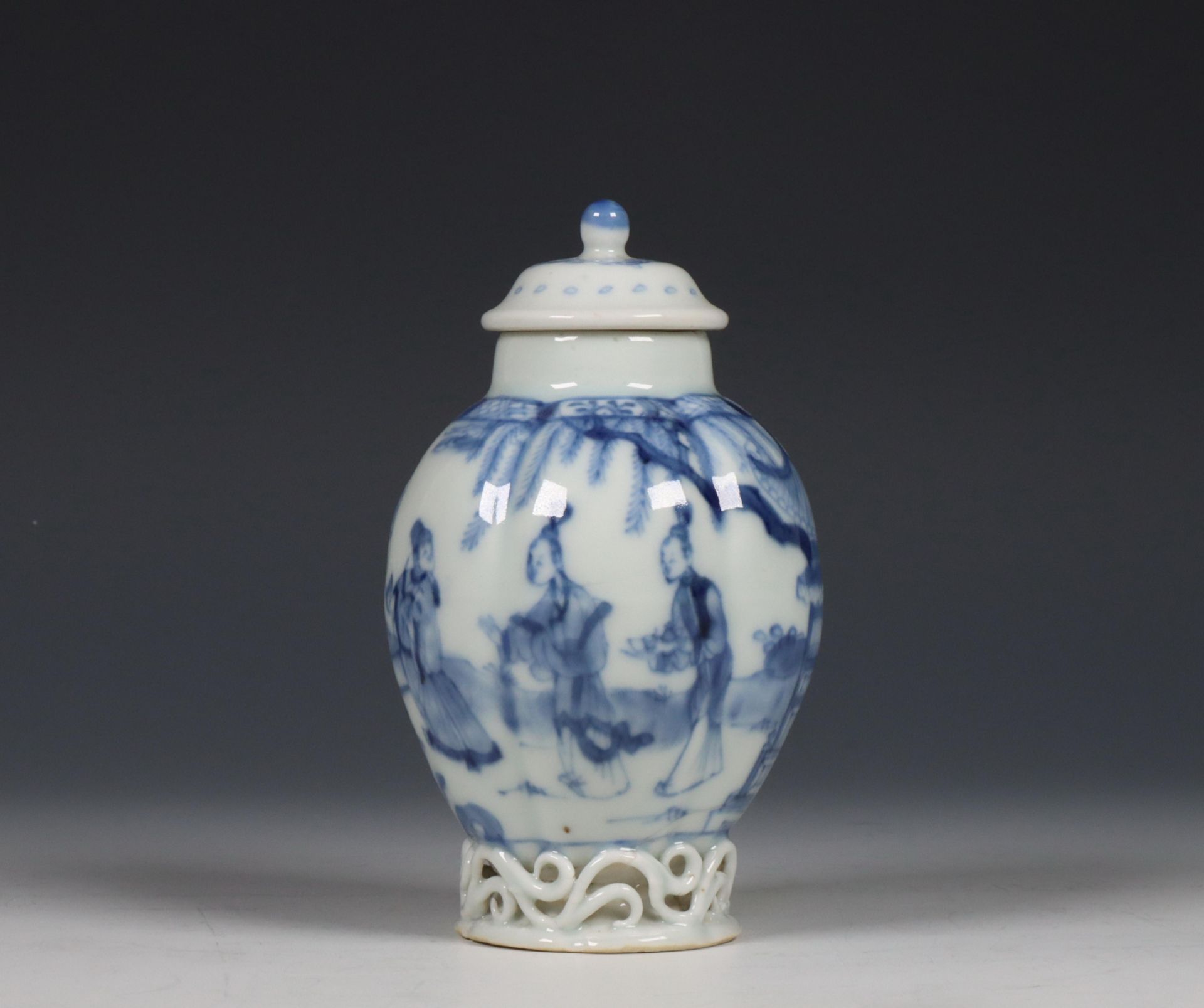 China, blue and white porcelain tea-caddy and cover, Kangxi period (1662-1722), - Bild 6 aus 6