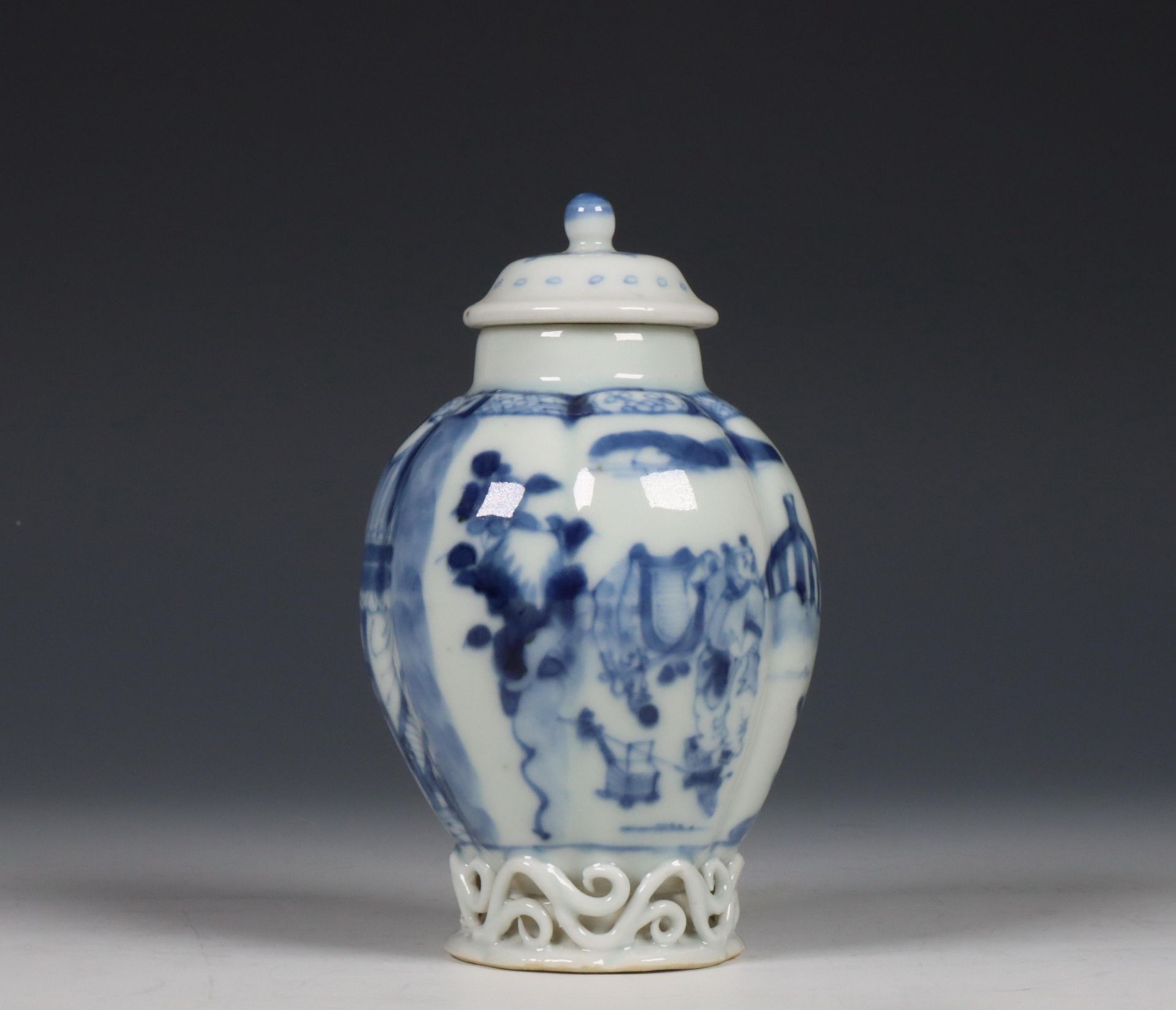 China, blue and white porcelain tea-caddy and cover, Kangxi period (1662-1722), - Bild 3 aus 6