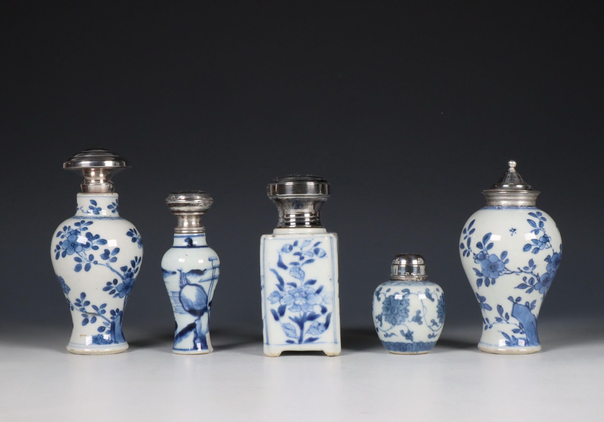 China, collection of blue and white silver-mounted tea-caddies, Kangxi period (1662-1722), the silve - Bild 3 aus 6