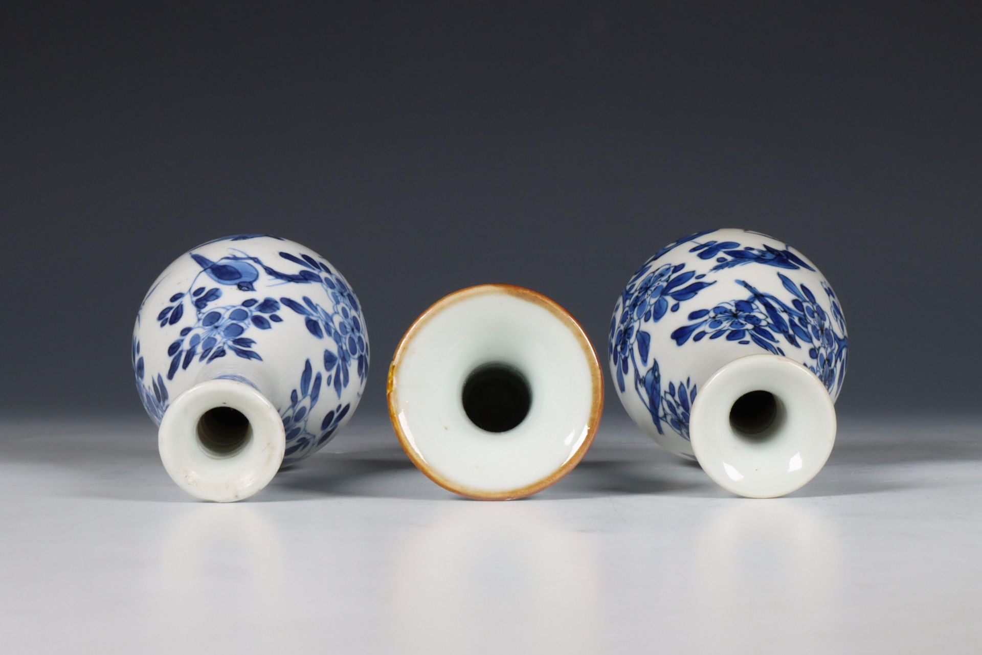 China, pair of small blue and white porcelain bottle vases, 18th century, - Bild 4 aus 6