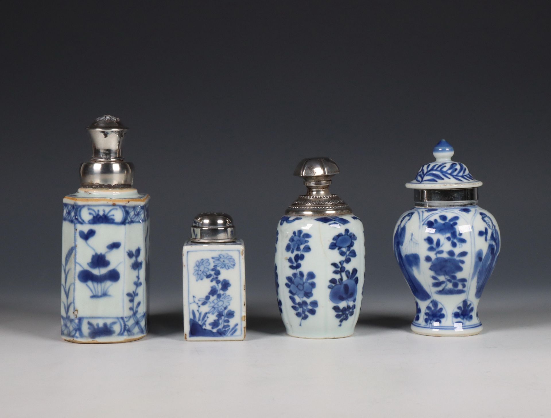 China, four blue and white silver-mounted porcelain caddies, Kangxi period (1662-1722)- 18th century - Bild 6 aus 6