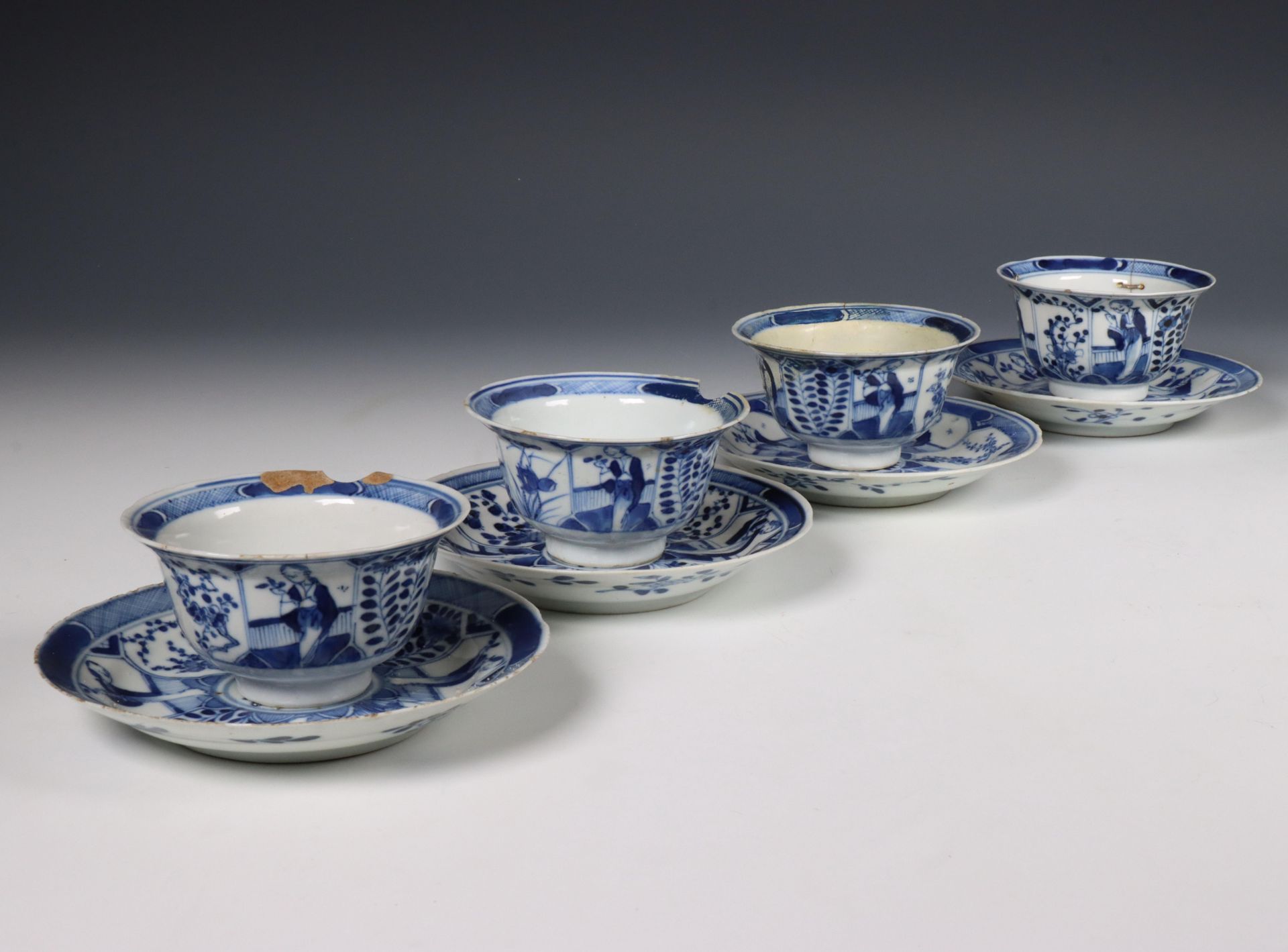 China, associated set of twelve blue and white porcelain tea bowls and eleven saucers, Kangxi period - Image 4 of 4