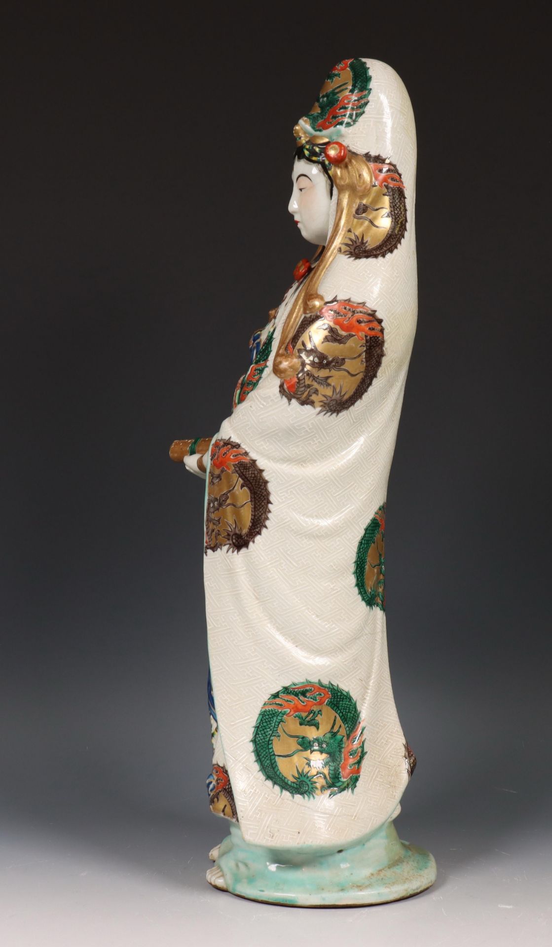 Japan, verte-Imari porcelain figure of Guanyin, 19th/ 20th century, - Bild 3 aus 9