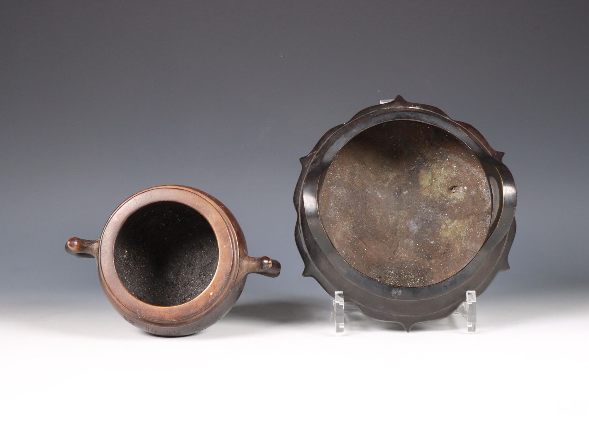 China, two bronze censers, 19th/ 20th century, - Image 2 of 4