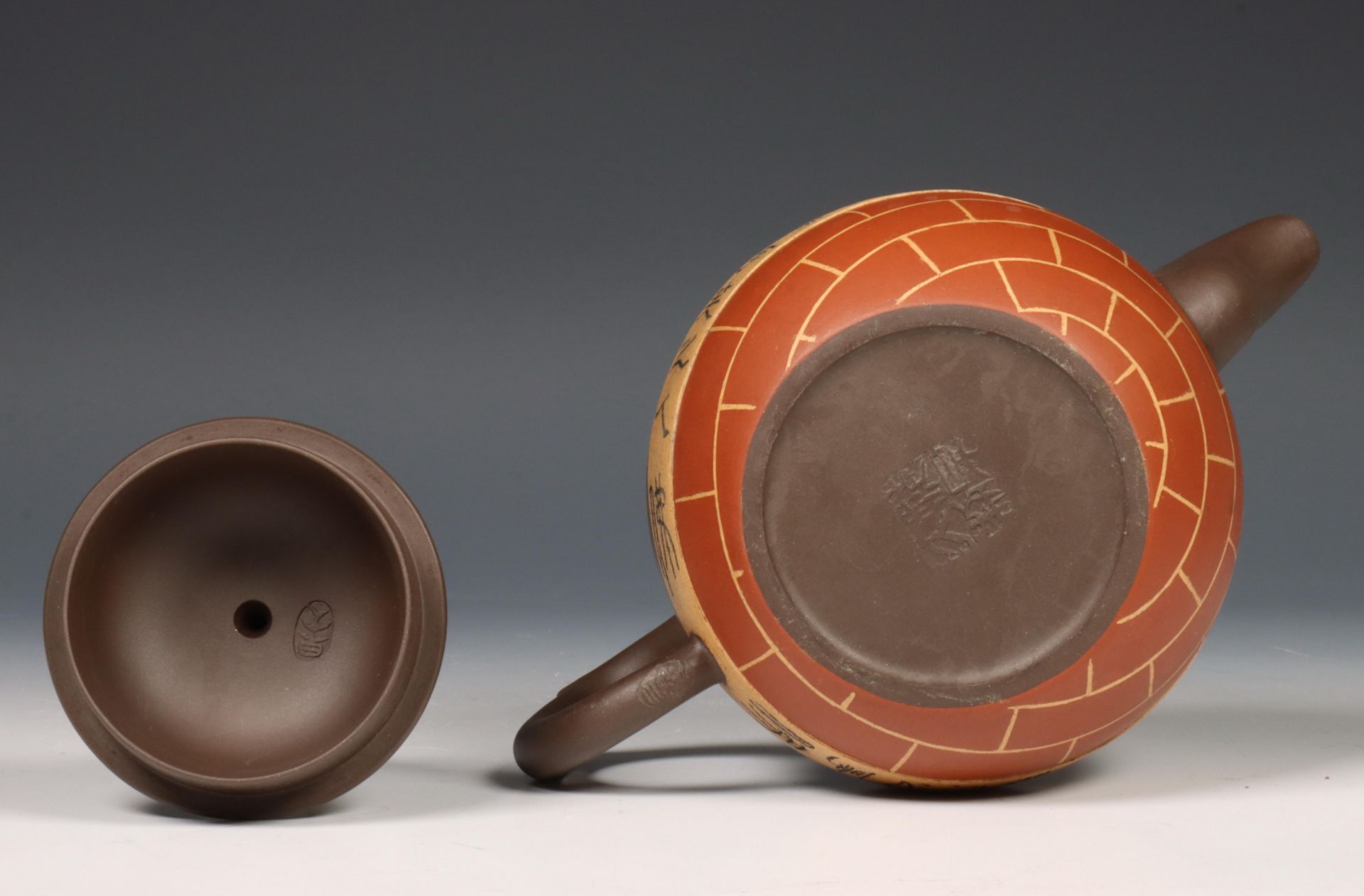 China, Yixing aardewerken theepot en deksel, modern, - Bild 5 aus 6