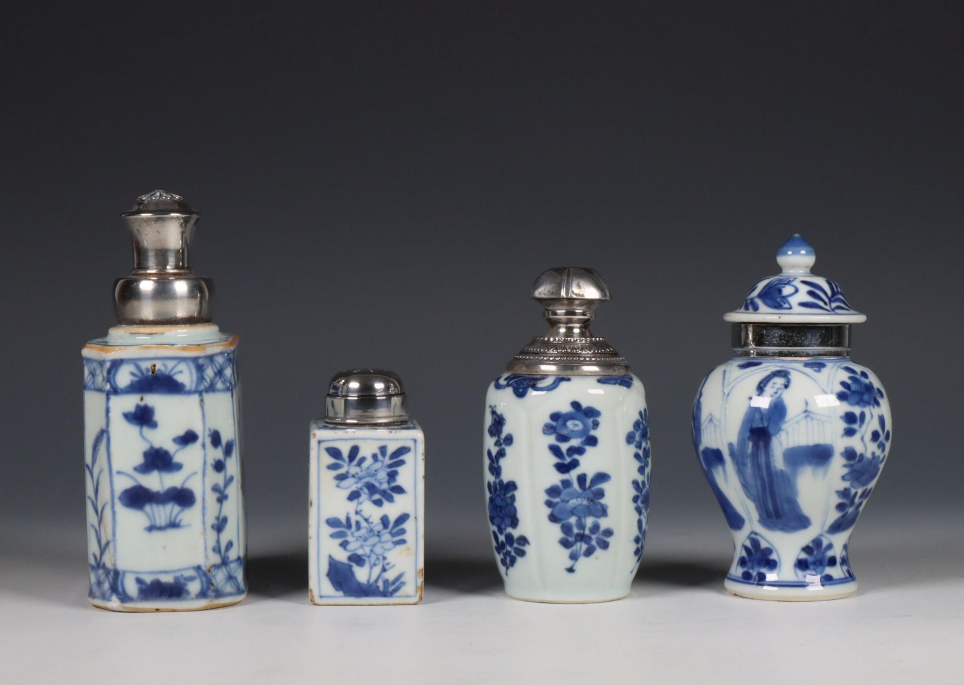 China, four blue and white silver-mounted porcelain caddies, Kangxi period (1662-1722)- 18th century - Bild 3 aus 6