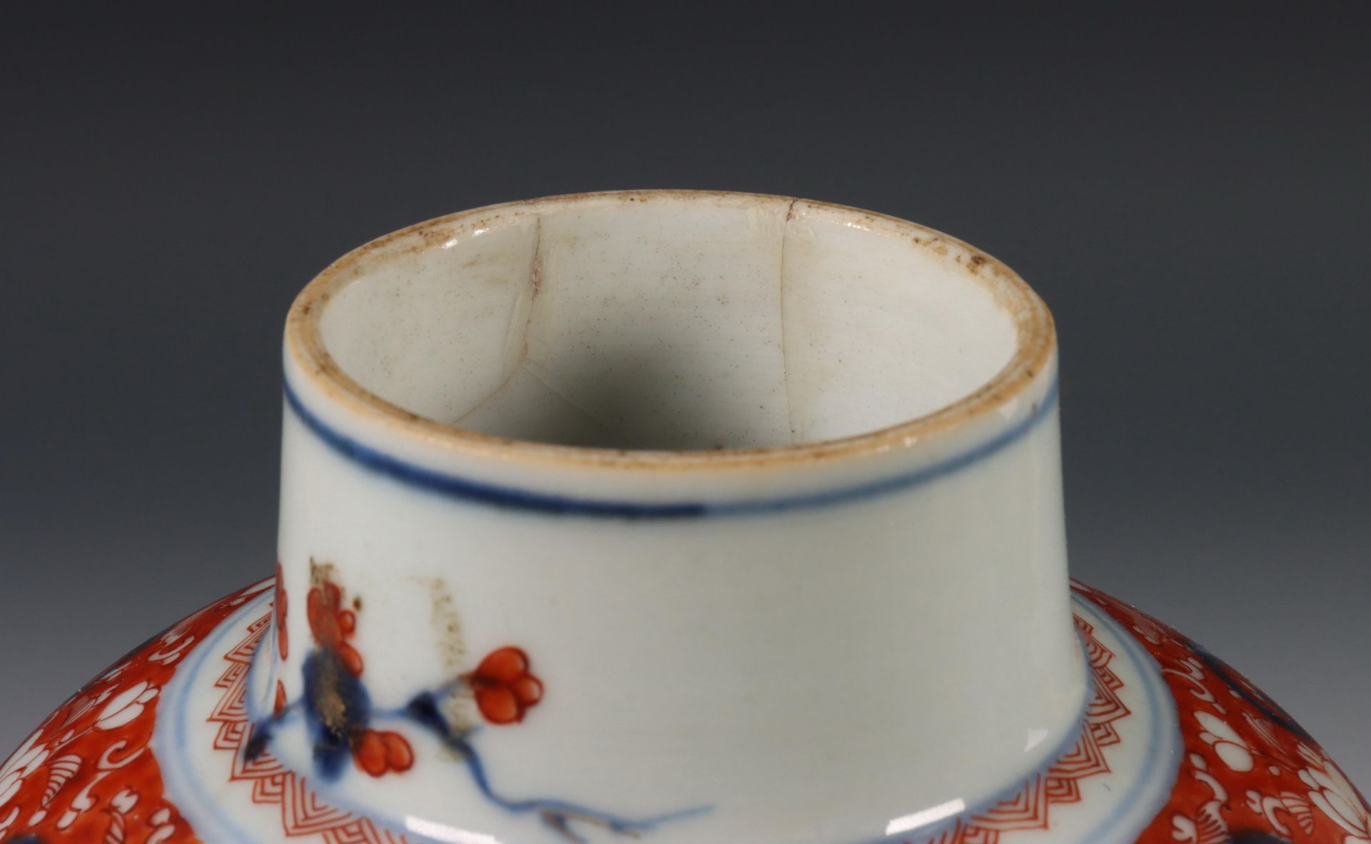 China, Imari porcelain vase and cover, 18th century, - Bild 7 aus 10