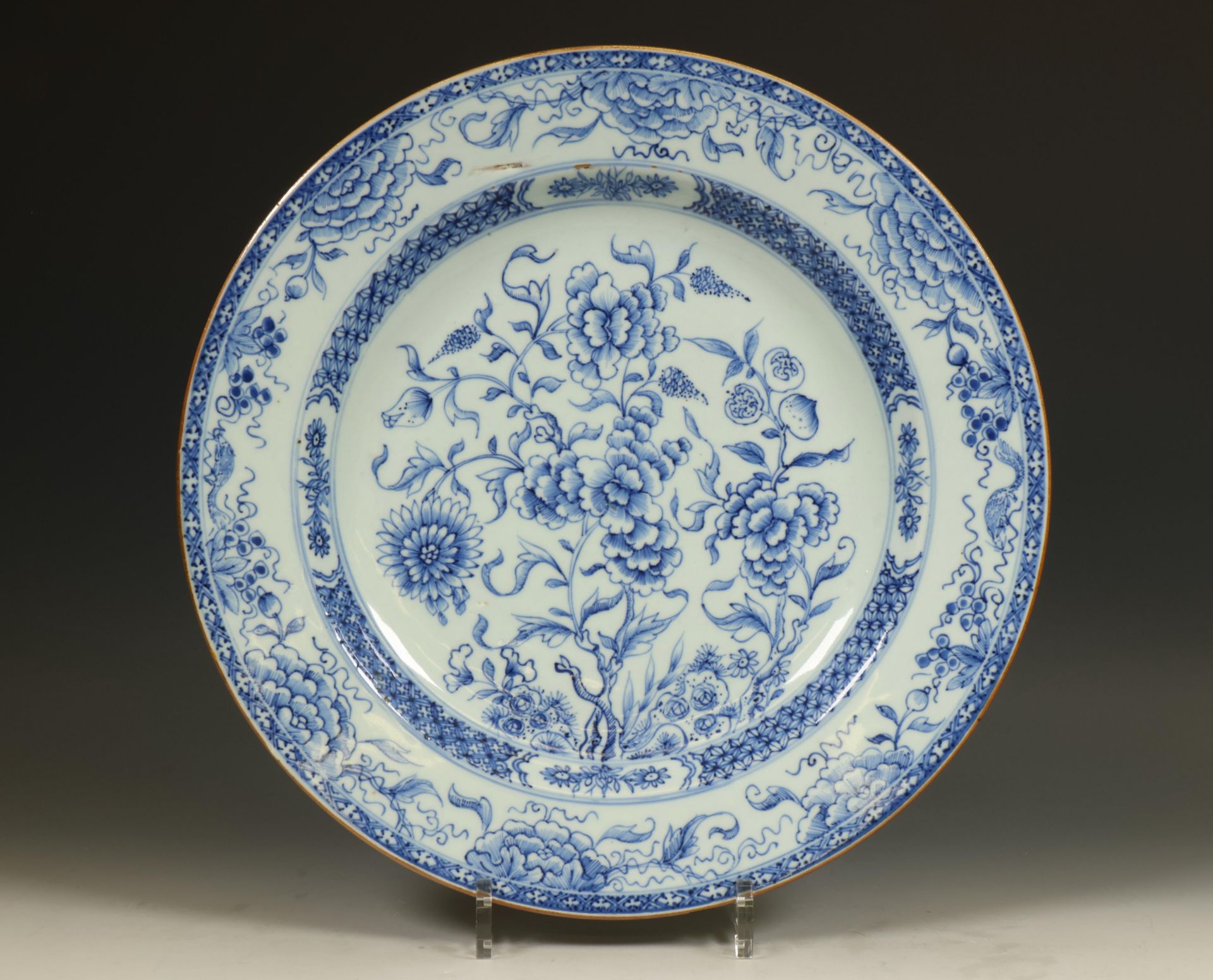 China, blue and white porcelain dish, late 18th century,