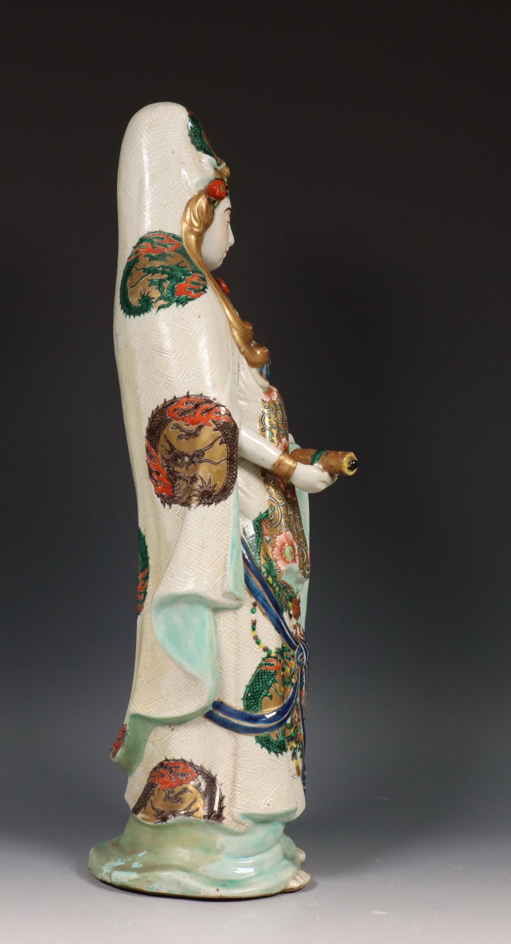 Japan, verte-Imari porcelain figure of Guanyin, 19th/ 20th century, - Bild 8 aus 9