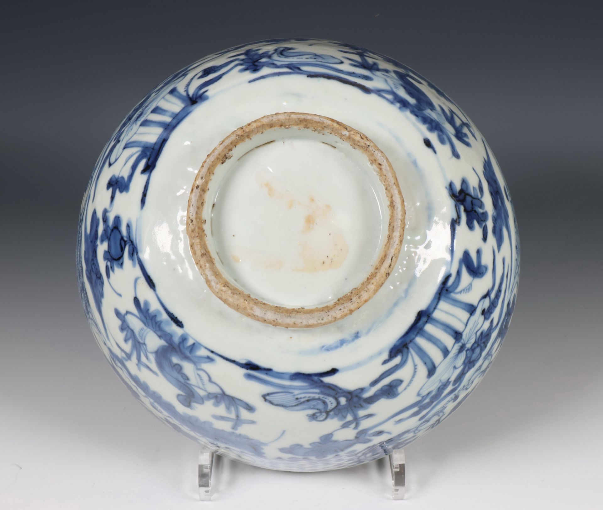 China, large blue and white porcelain bowl, mid-17th century, - Bild 5 aus 6