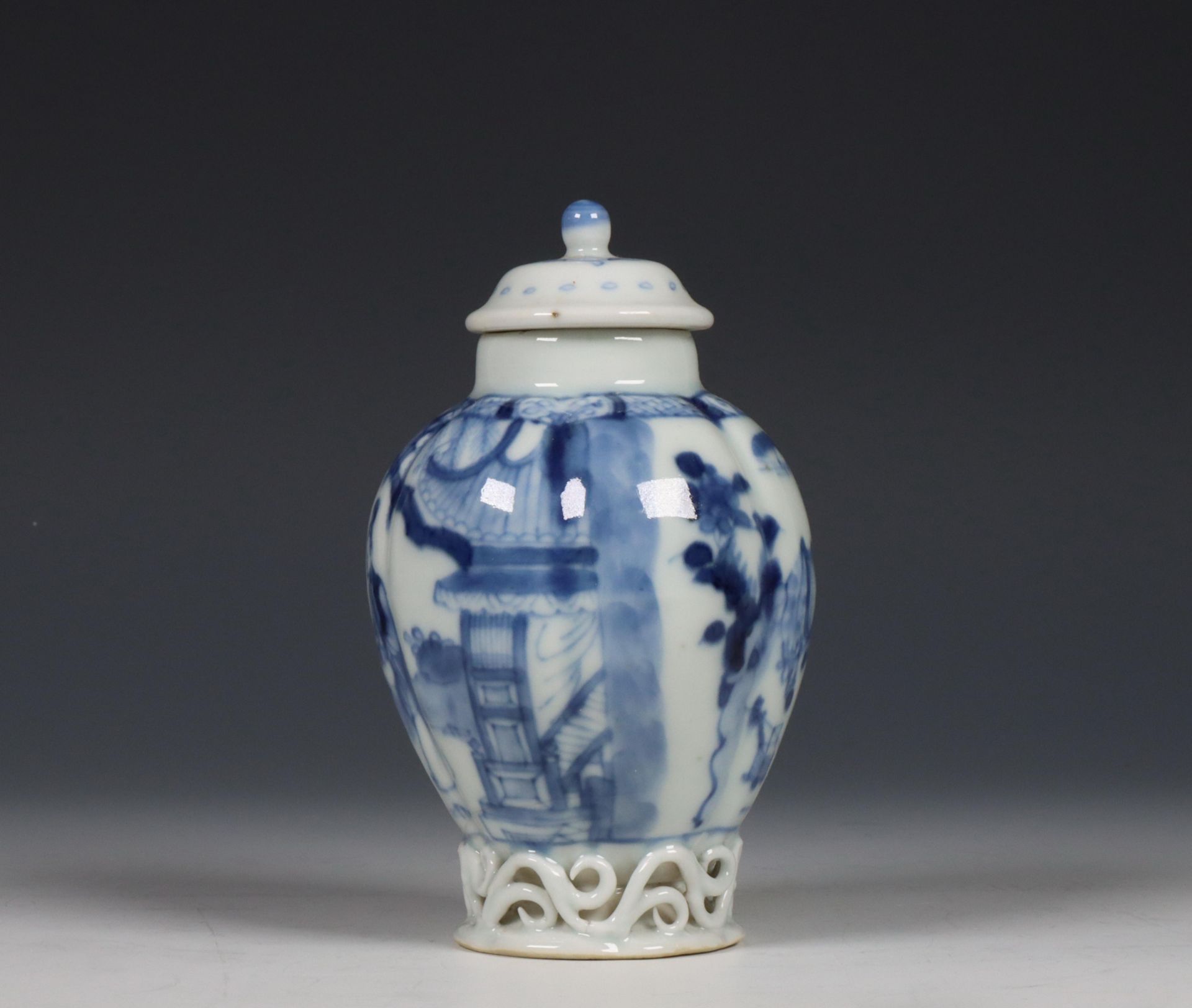 China, blue and white porcelain tea-caddy and cover, Kangxi period (1662-1722), - Bild 2 aus 6