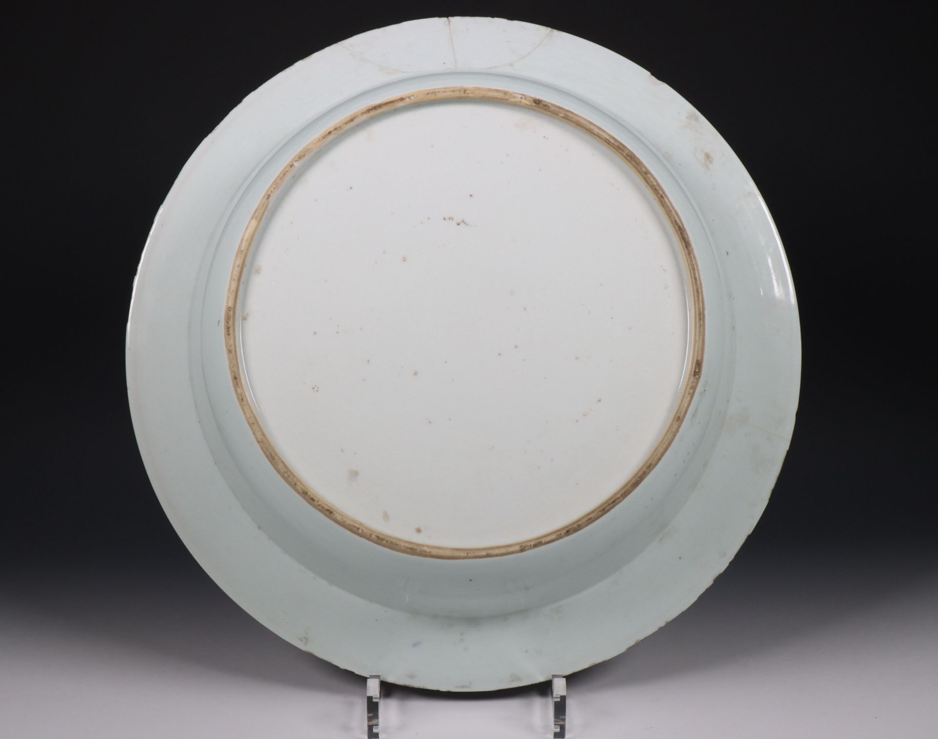 China, large blue and white porcelain serving dish, Qianlong period (1736-1795), - Image 2 of 4