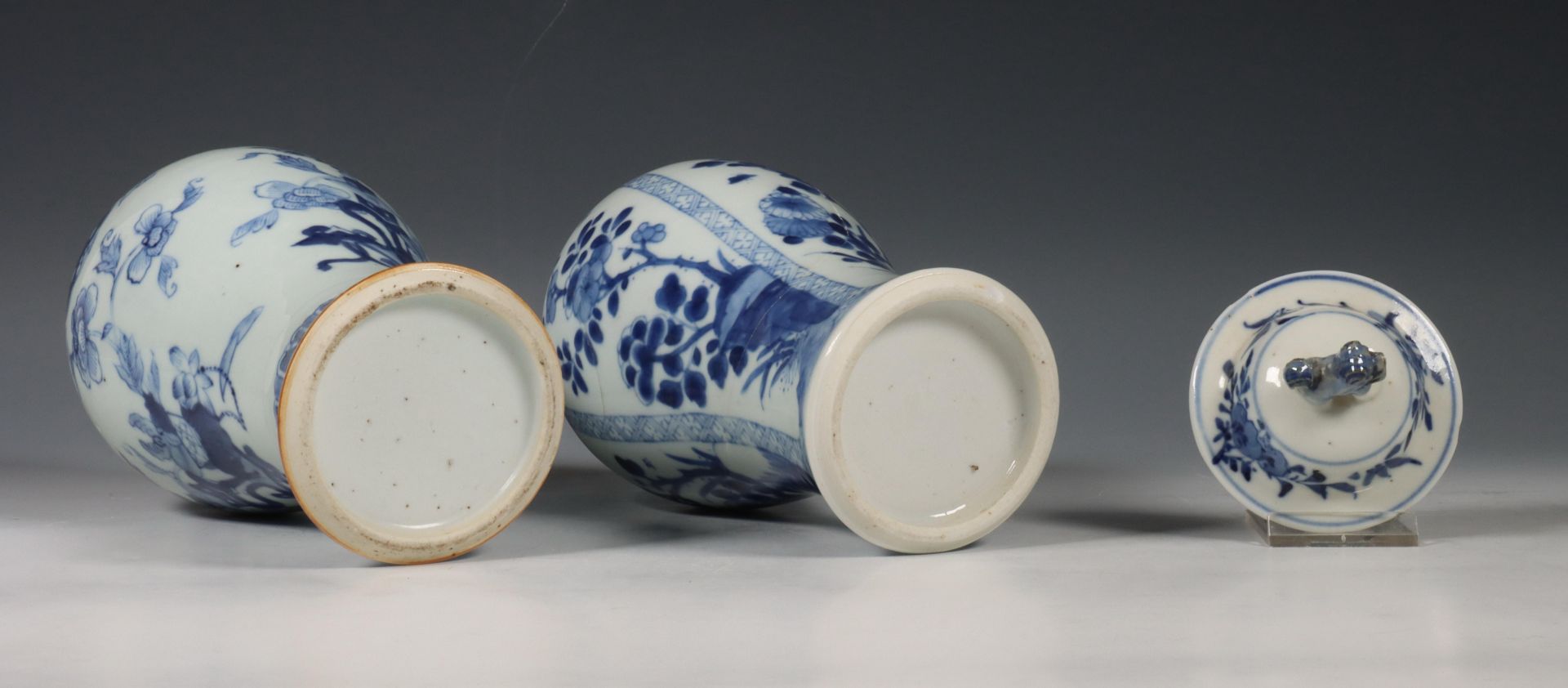 China, two blue and white porcelain baluster vases, Qianlong period (1736-1795), - Image 5 of 6