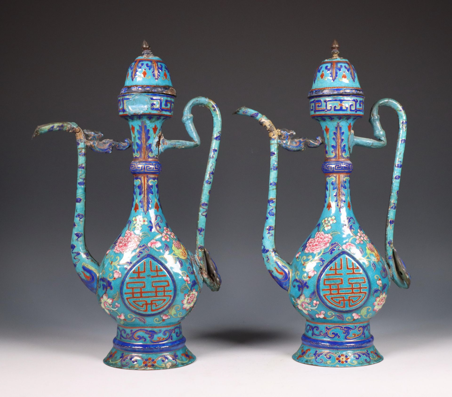 China, pair of cloisonné ewers and covers for the Islamic market, late Qing dynasty (1644-1912),