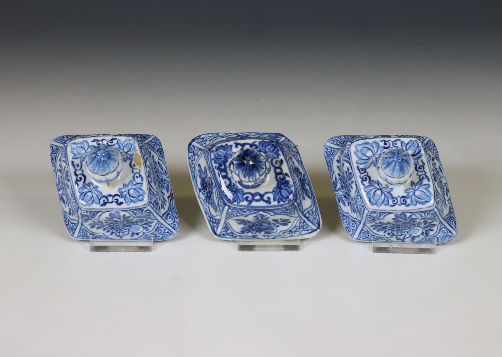 China, blue and white porcelain five-piece lozenge garniture, Kangxi (1662-1722), - Bild 6 aus 15