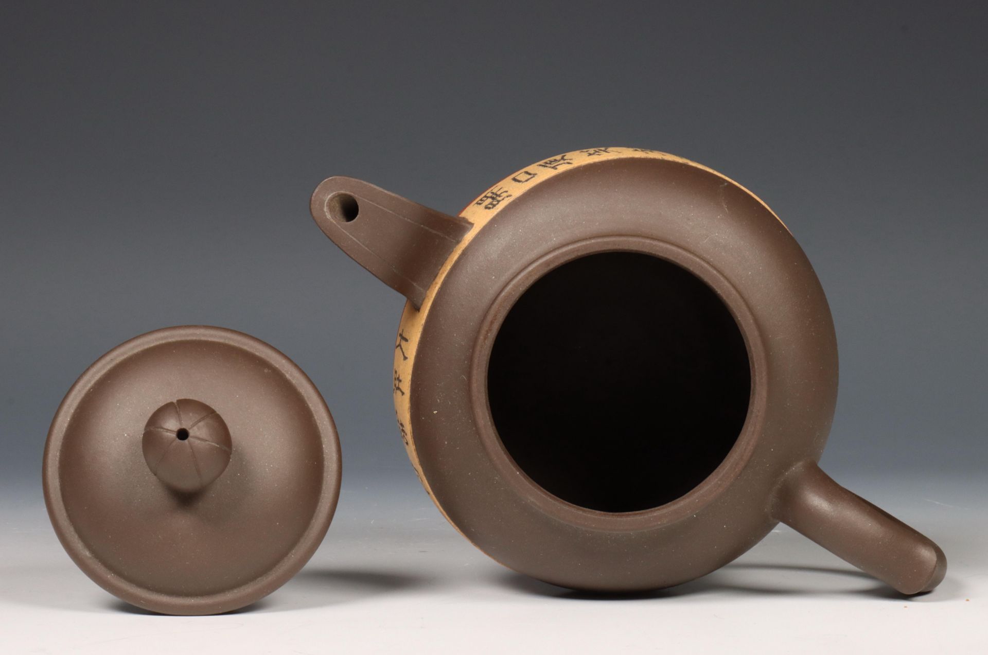 China, Yixing aardewerken theepot en deksel, modern, - Bild 4 aus 6