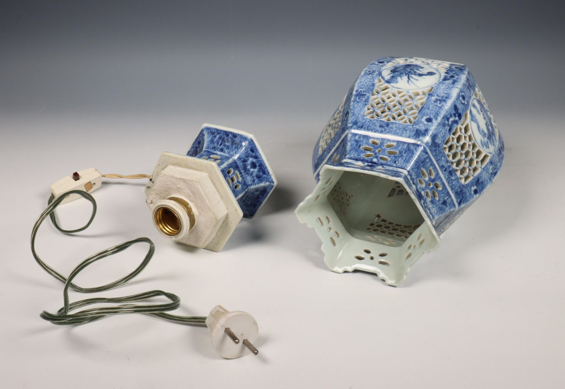 China, blue and white porcelain openworked 'devil ware' lantern on foot, 19th century, - Image 4 of 6