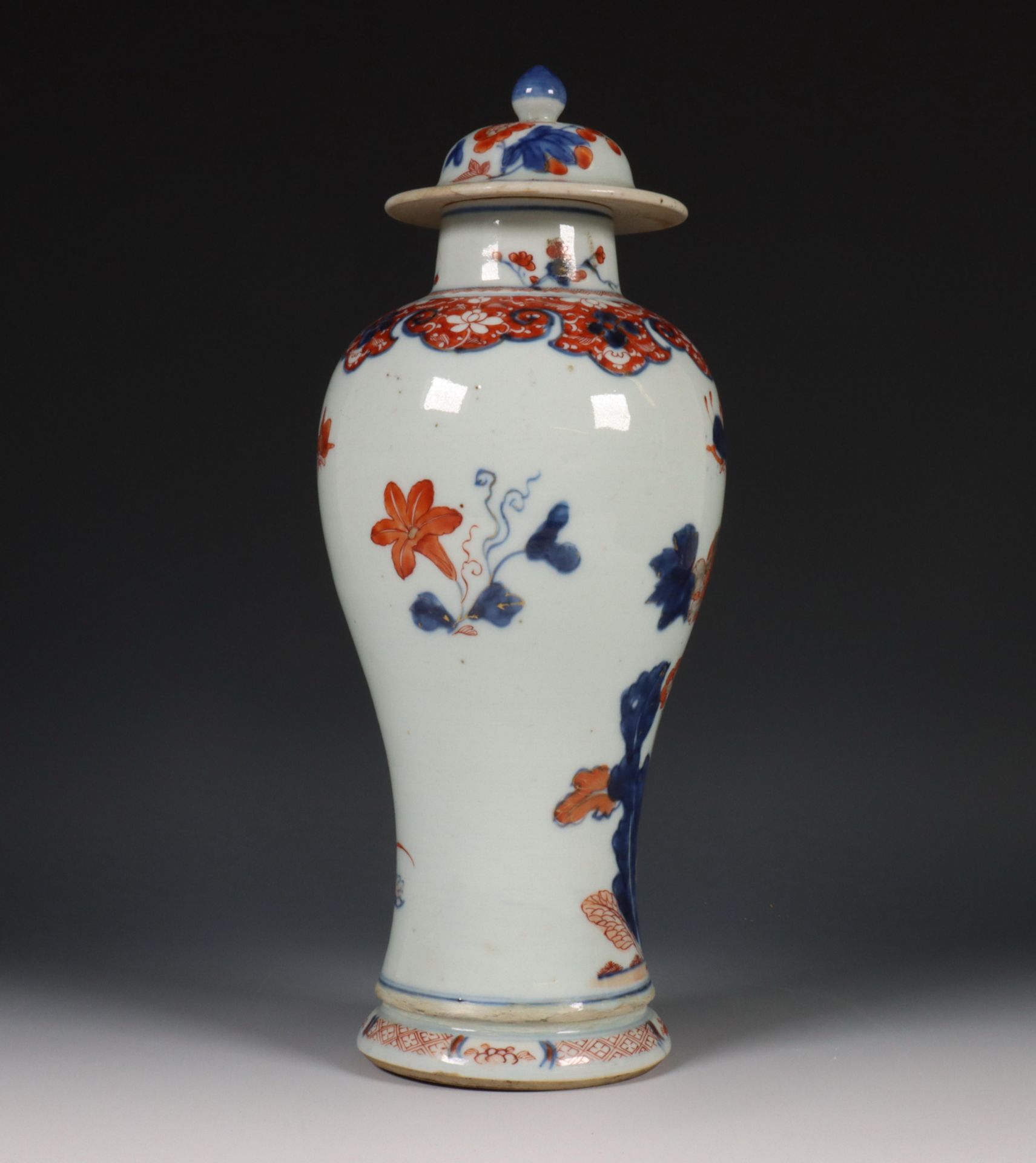 China, Imari porcelain vase and cover, 18th century, - Bild 3 aus 10