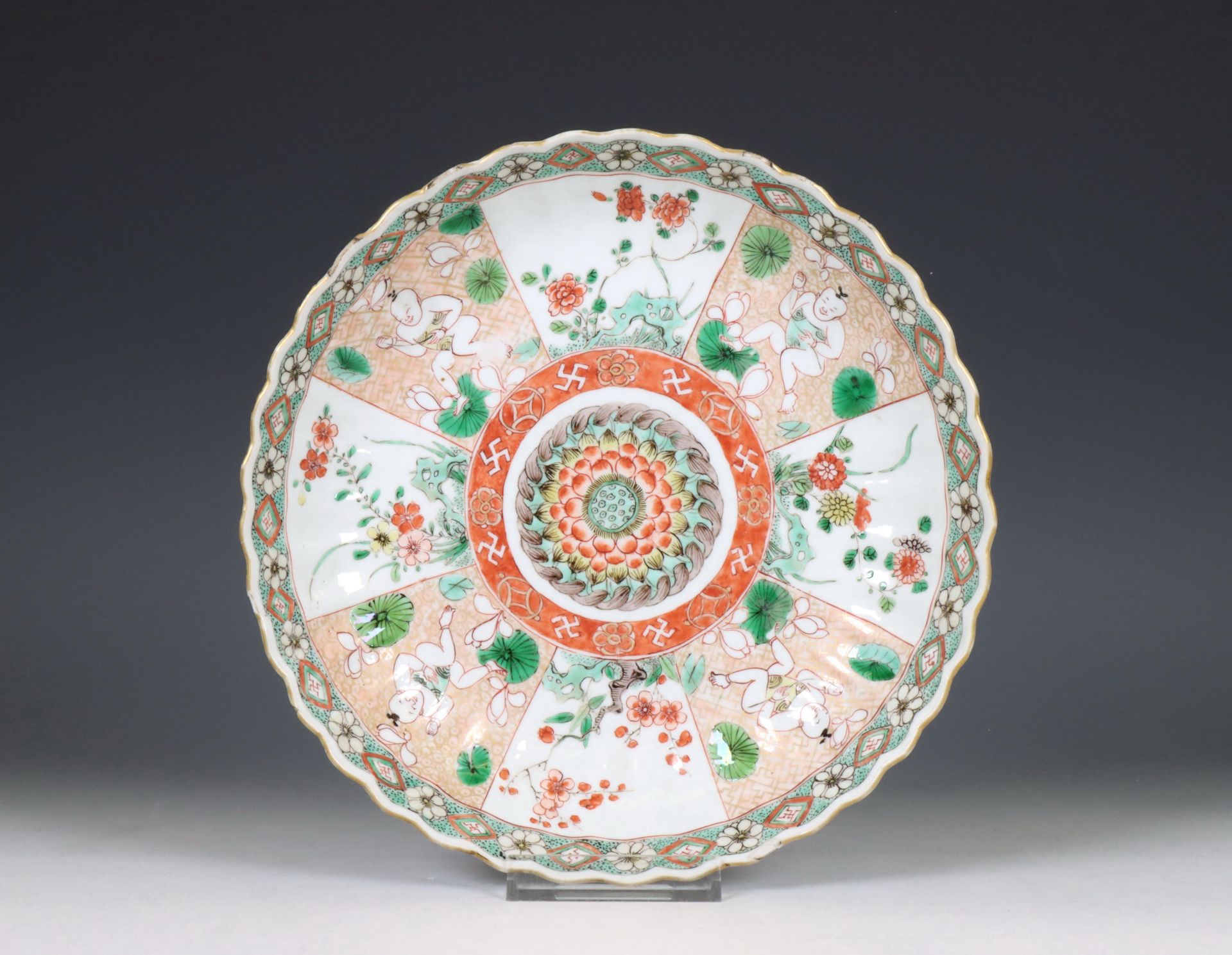 China, famille verte porcelain 'boy' dish, Kangxi period (1662-1722),