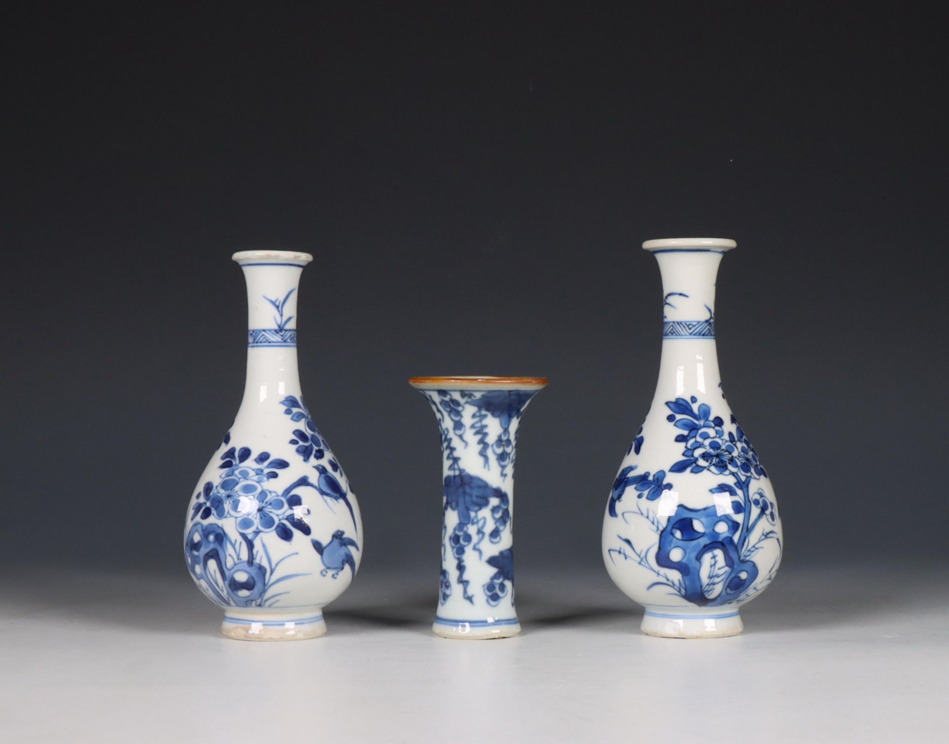 China, pair of small blue and white porcelain bottle vases, 18th century, - Bild 3 aus 6