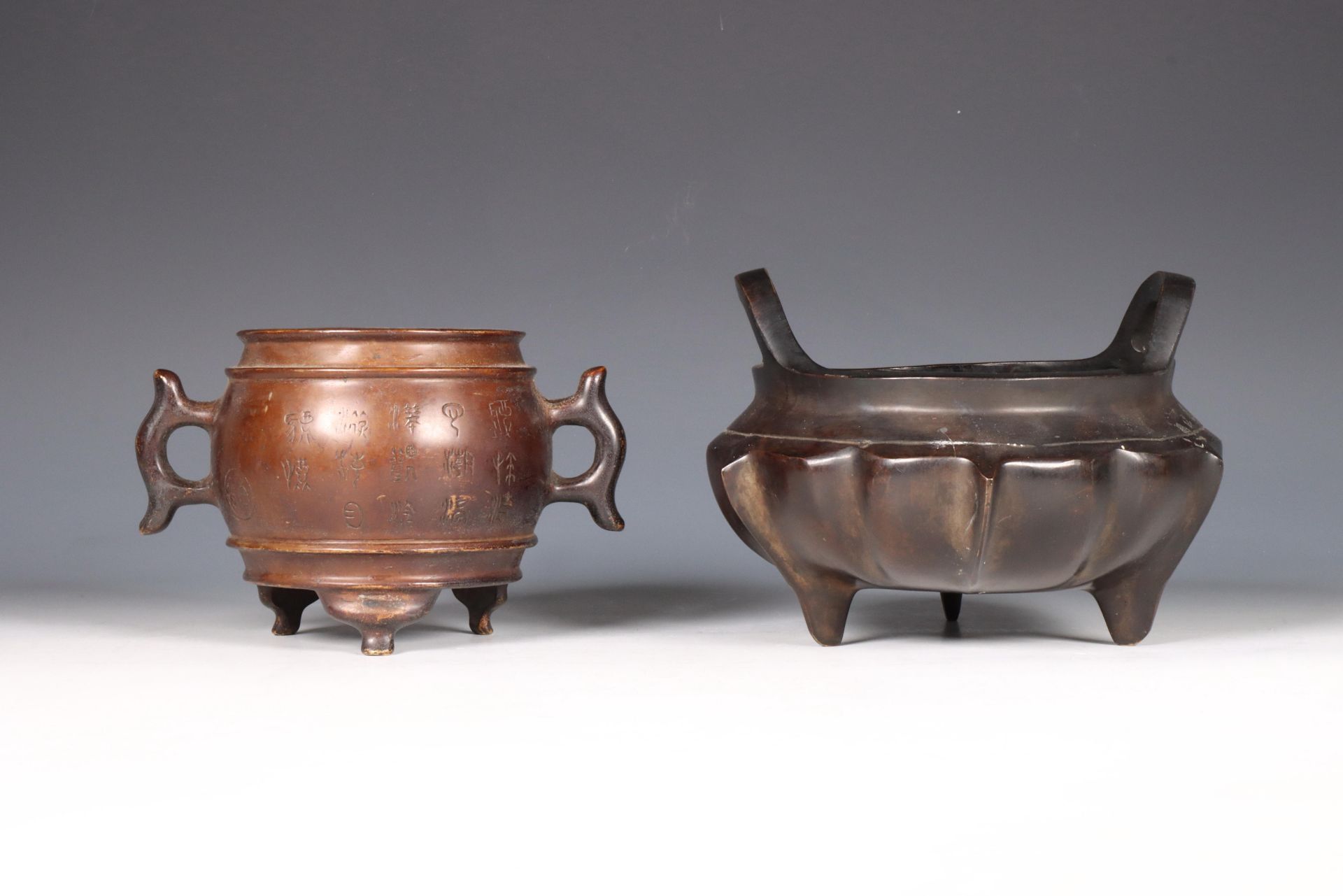 China, two bronze censers, 19th/ 20th century,