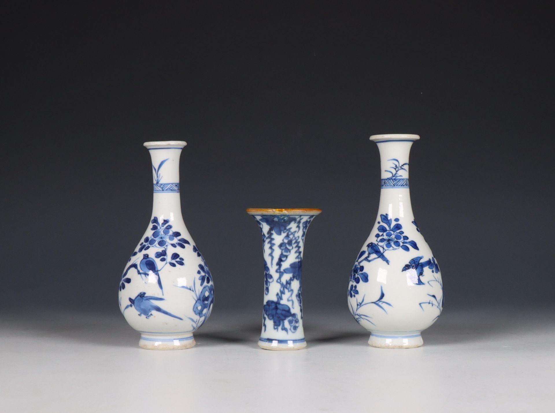 China, pair of small blue and white porcelain bottle vases, 18th century, - Bild 2 aus 6