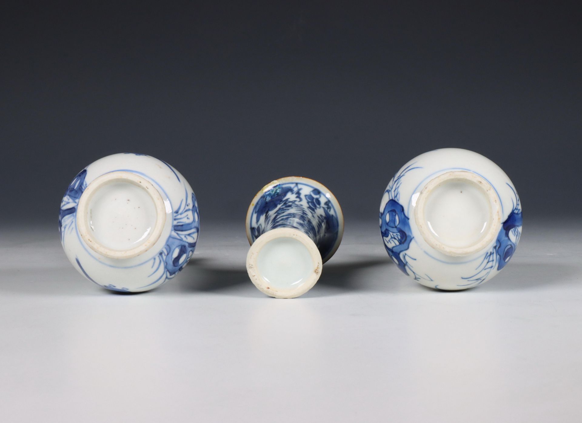 China, pair of small blue and white porcelain bottle vases, 18th century, - Bild 5 aus 6