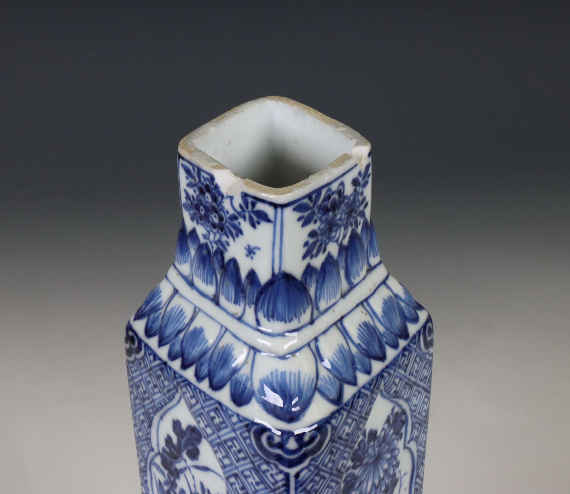 China, blue and white porcelain five-piece lozenge garniture, Kangxi (1662-1722), - Bild 3 aus 15