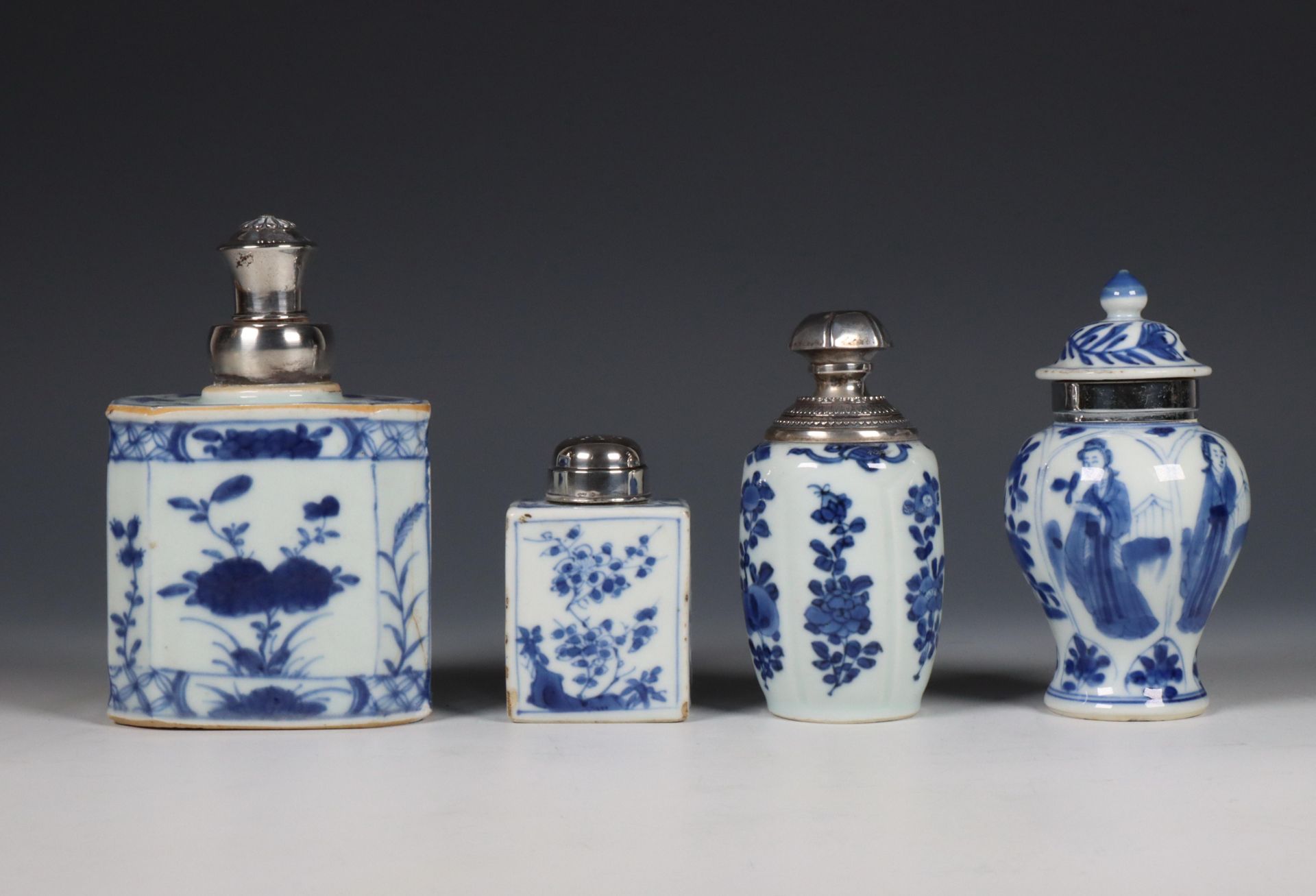 China, four blue and white silver-mounted porcelain caddies, Kangxi period (1662-1722)- 18th century - Bild 2 aus 6