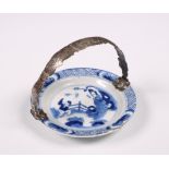 China, silver-mounted blue and white porcelain saucer, Kangxi period (1662-1722), the silver 19th ce