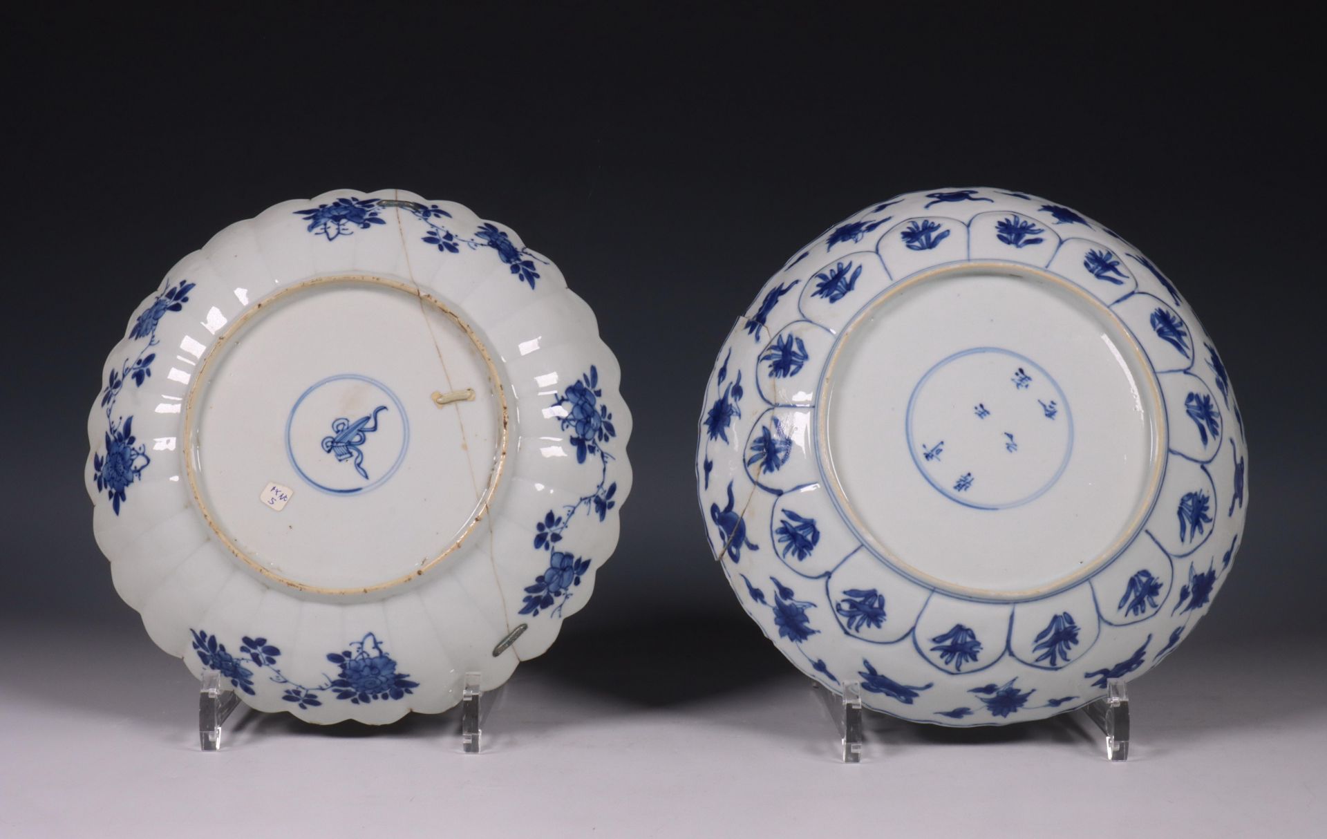 China, two blue and white porcelain plates, Kangxi period (1662-1722), - Bild 3 aus 3