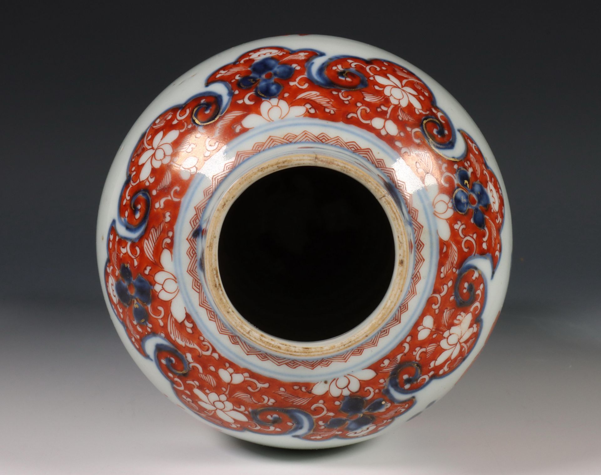 China, Imari porcelain vase and cover, 18th century, - Bild 8 aus 10