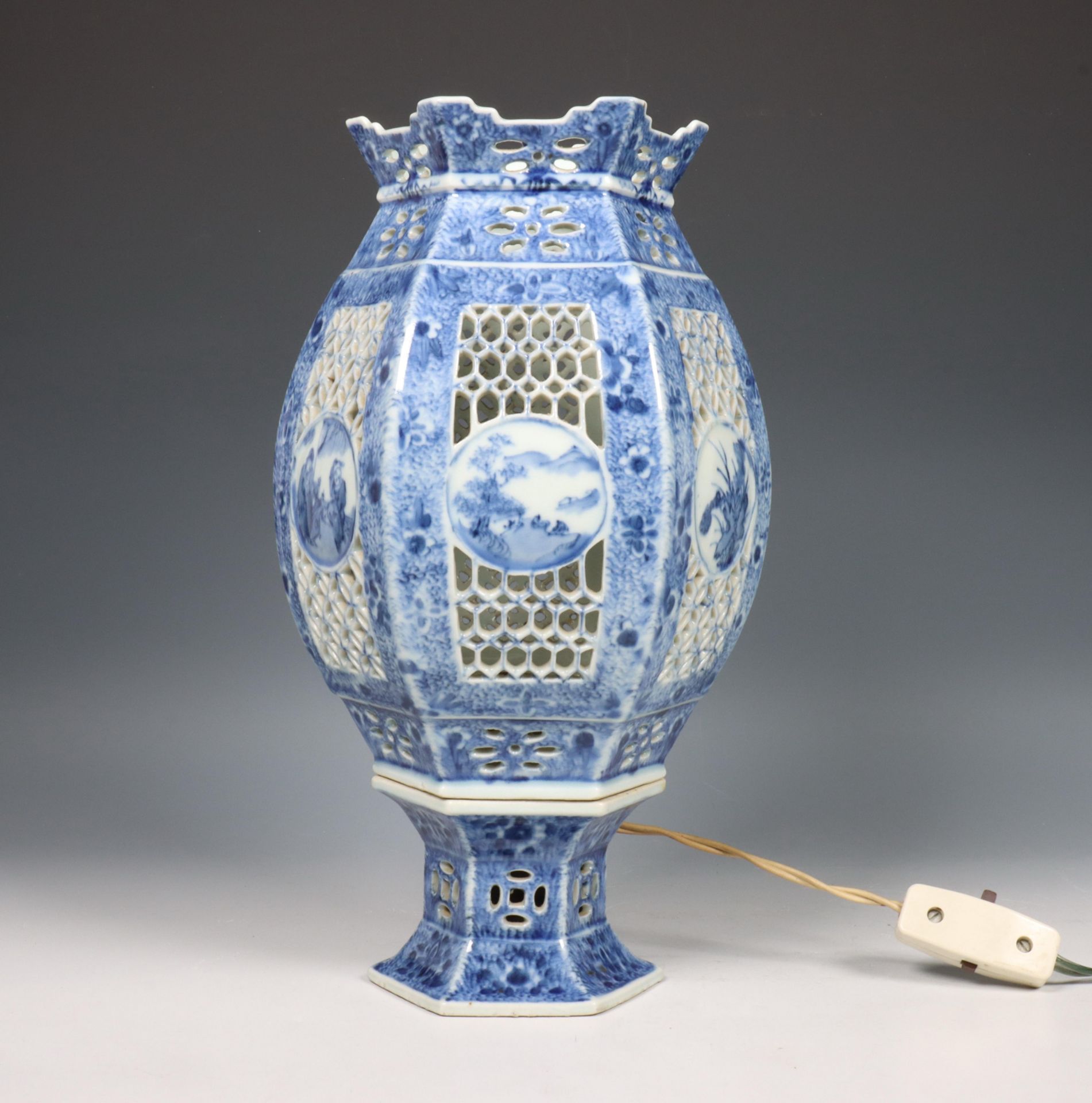 China, blue and white porcelain openworked 'devil ware' lantern on foot, 19th century,