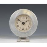 Nachtwakers klok in aluminium, Newman clock company, nr. 22492, met drie sleutels